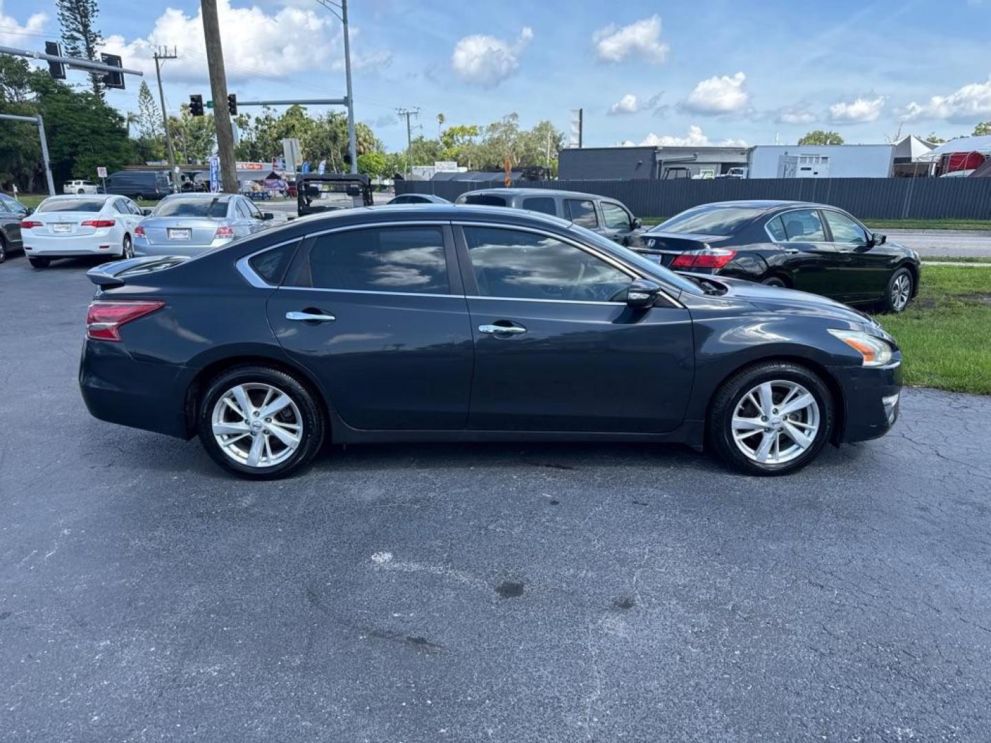 2013 BLUE NISSAN ALTIMA 2.5 SV (1N4AL3AP6DC) with an 2.5L engine, Continuously Variable transmission, located at 2929 9th St. West, Bradenton, 34205, (941) 242-2810, 27.473591, -82.570679 - Thanks for inquring into DriveNation USA! All vehicles listed can be viewed at www.drivenationusa.com for vehicle history reports and additonal info. We cannot quote any terms such as down payments or monthly payments without an application. You can apply directly at www.drivenationusa.com or by con - Photo#8