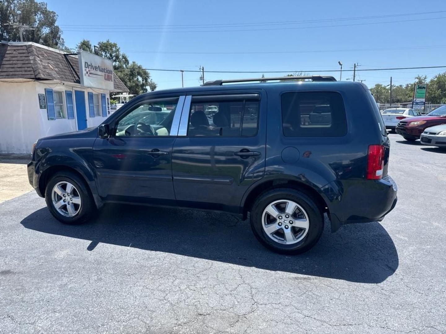2010 BLUE HONDA PILOT EX (5FNYF3H49AB) with an 3.5L engine, Automatic transmission, located at 2929 9th St. West, Bradenton, 34205, (941) 242-2810, 27.473591, -82.570679 - Thanks for inquring into DriveNation USA! All vehicles listed can be viewed at www.drivenationusa.com for vehicle history reports and additonal info. We cannot quote any terms such as down payments or monthly payments without an application. You can apply directly at www.drivenationusa.com or by con - Photo#4