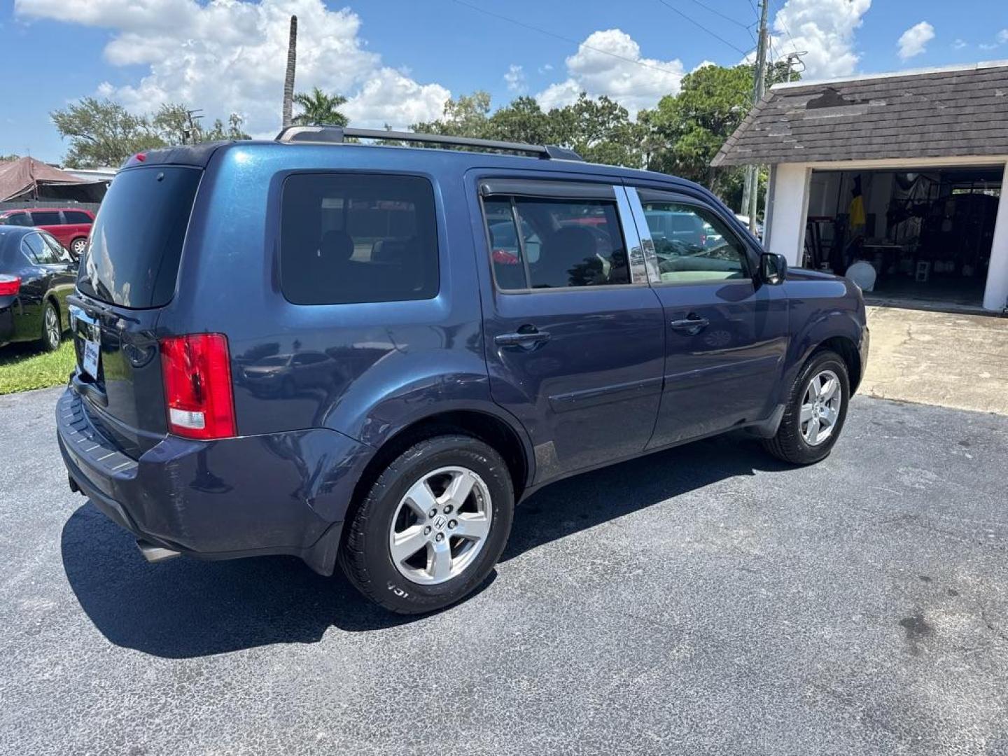 2010 BLUE HONDA PILOT EX (5FNYF3H49AB) with an 3.5L engine, Automatic transmission, located at 2929 9th St. West, Bradenton, 34205, (941) 242-2810, 27.473591, -82.570679 - Thanks for inquring into DriveNation USA! All vehicles listed can be viewed at www.drivenationusa.com for vehicle history reports and additonal info. We cannot quote any terms such as down payments or monthly payments without an application. You can apply directly at www.drivenationusa.com or by con - Photo#6