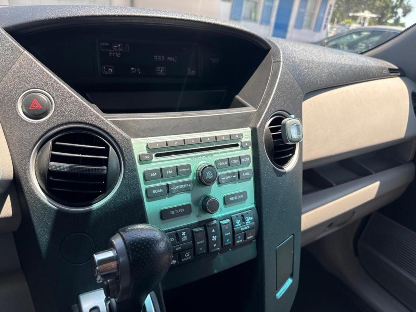 2010 BLUE HONDA PILOT EX (5FNYF3H49AB) with an 3.5L engine, Automatic transmission, located at 2929 9th St. West, Bradenton, 34205, (941) 242-2810, 27.473591, -82.570679 - Thanks for inquring into DriveNation USA! All vehicles listed can be viewed at www.drivenationusa.com for vehicle history reports and additonal info. We cannot quote any terms such as down payments or monthly payments without an application. You can apply directly at www.drivenationusa.com or by con - Photo#9