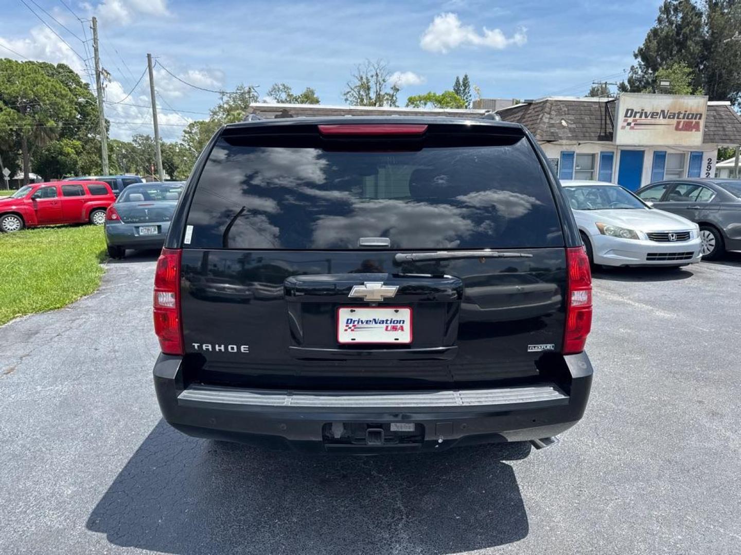 2008 BLACK CHEVROLET TAHOE 1500 LTZ (1GNFC13018R) with an 5.3L engine, Automatic transmission, located at 2929 9th St. West, Bradenton, 34205, (941) 242-2810, 27.473591, -82.570679 - Thanks for inquring into DriveNation USA! All vehicles listed can be viewed at www.drivenationusa.com for vehicle history reports and additonal info. We cannot quote any terms such as down payments or monthly payments without an application. You can apply directly at www.drivenationusa.com or by con - Photo#7