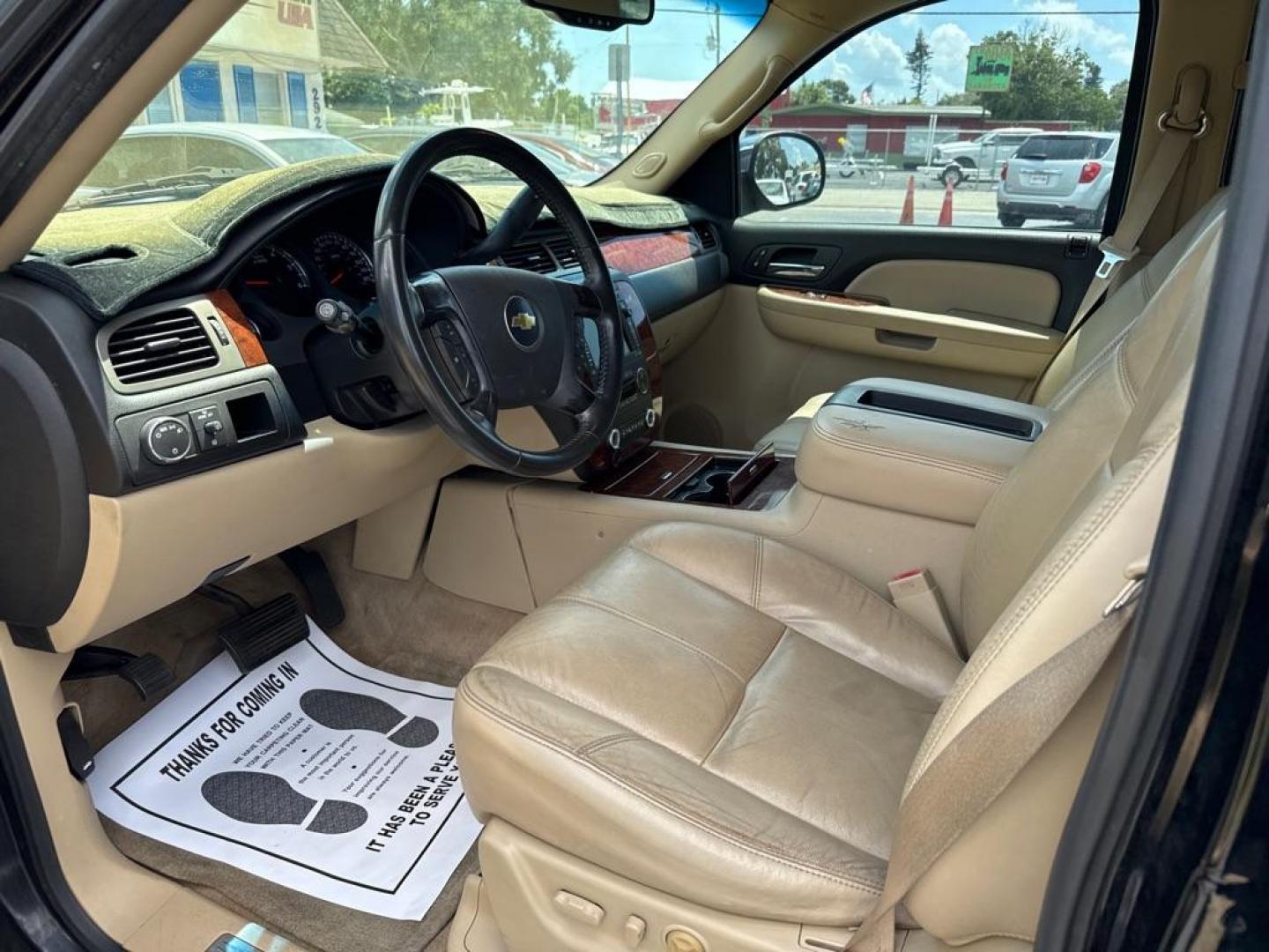 2008 BLACK CHEVROLET TAHOE 1500 LTZ (1GNFC13018R) with an 5.3L engine, Automatic transmission, located at 2929 9th St. West, Bradenton, 34205, (941) 242-2810, 27.473591, -82.570679 - Thanks for inquring into DriveNation USA! All vehicles listed can be viewed at www.drivenationusa.com for vehicle history reports and additonal info. We cannot quote any terms such as down payments or monthly payments without an application. You can apply directly at www.drivenationusa.com or by con - Photo#12