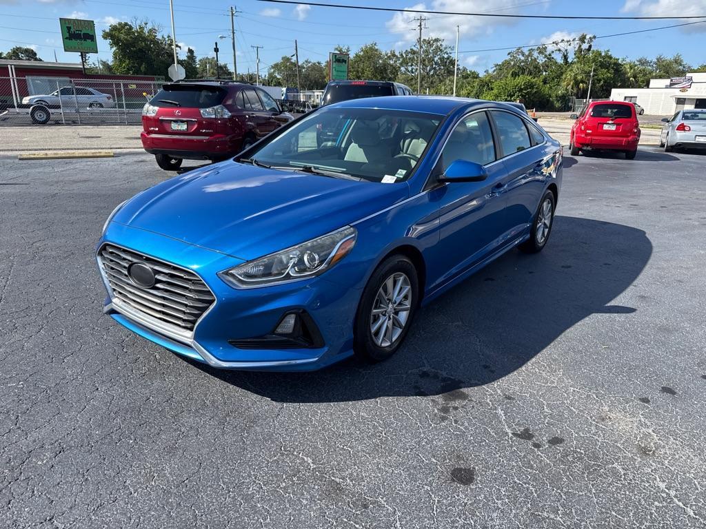 2018 BLUE HYUNDAI SONATA SE (5NPE24AF2JH) with an 2.4L engine, Automatic transmission, located at 2929 9th St. West, Bradenton, 34205, (941) 242-2810, 27.473591, -82.570679 - Thanks for inquring into DriveNation USA! All vehicles listed can be viewed at www.drivenationusa.com for vehicle history reports and additonal info. We cannot quote any terms such as down payments or monthly payments without an application. You can apply directly at www.drivenationusa.com or by con - Photo#4