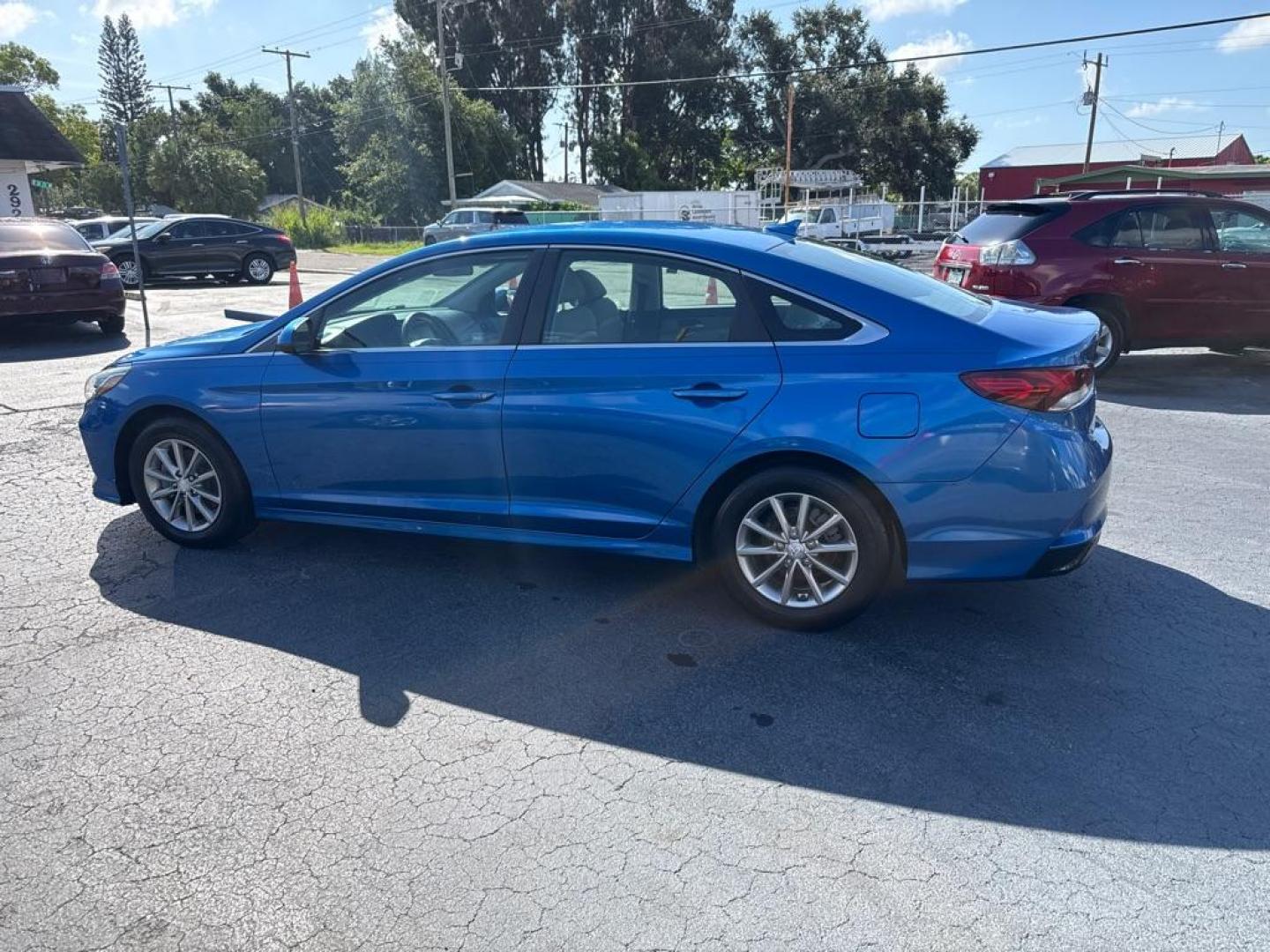 2018 BLUE HYUNDAI SONATA SE (5NPE24AF2JH) with an 2.4L engine, Automatic transmission - Thanks for inquring into DriveNation USA! All vehicles listed can be viewed at www.drivenationusa.com for vehicle history reports and additonal info. We cannot quote any terms such as down payments or monthly payments without an application. You can apply directly at www.drivenationusa.com or by con - Photo#5