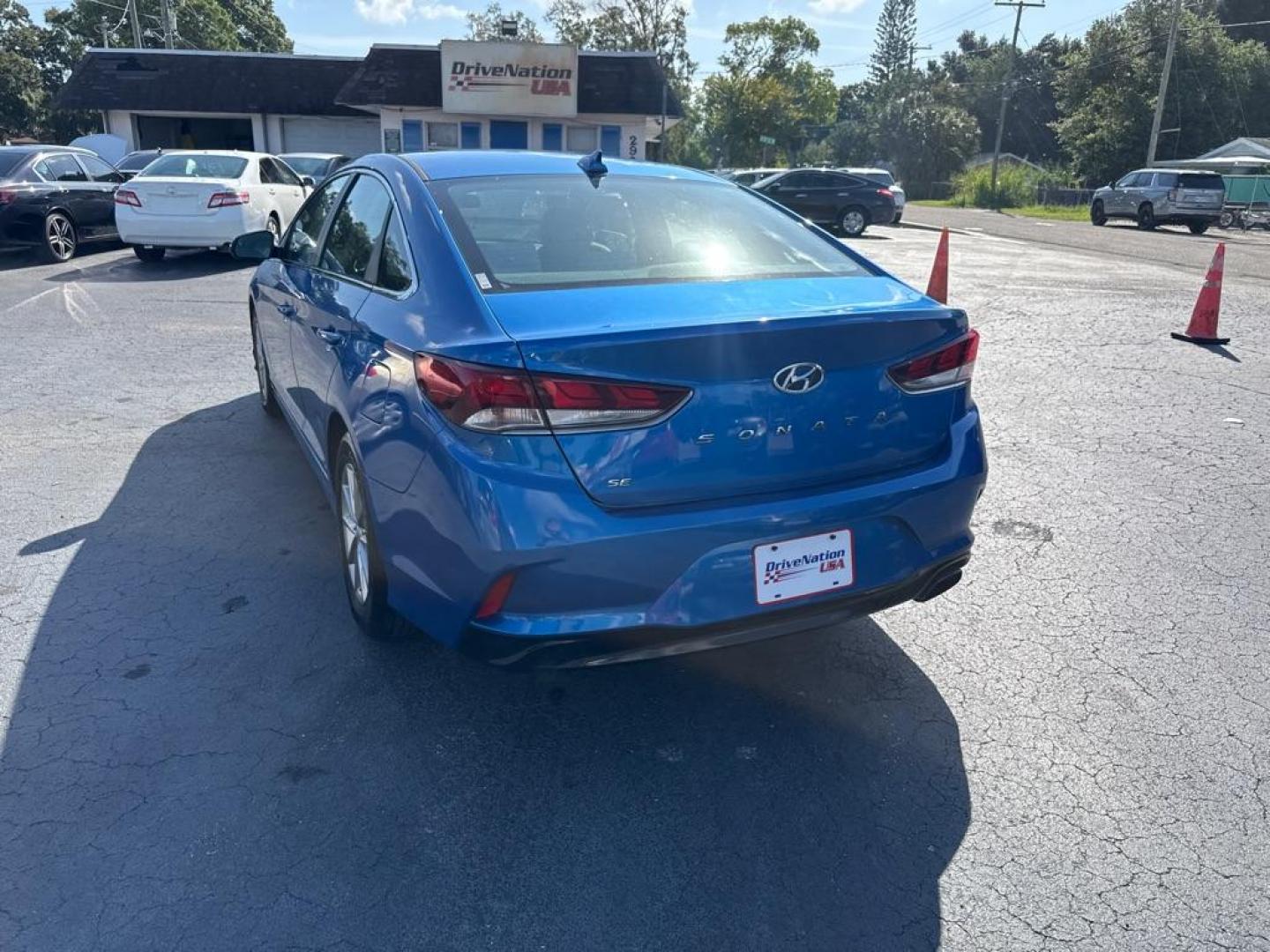 2018 BLUE HYUNDAI SONATA SE (5NPE24AF2JH) with an 2.4L engine, Automatic transmission - Thanks for inquring into DriveNation USA! All vehicles listed can be viewed at www.drivenationusa.com for vehicle history reports and additonal info. We cannot quote any terms such as down payments or monthly payments without an application. You can apply directly at www.drivenationusa.com or by con - Photo#6