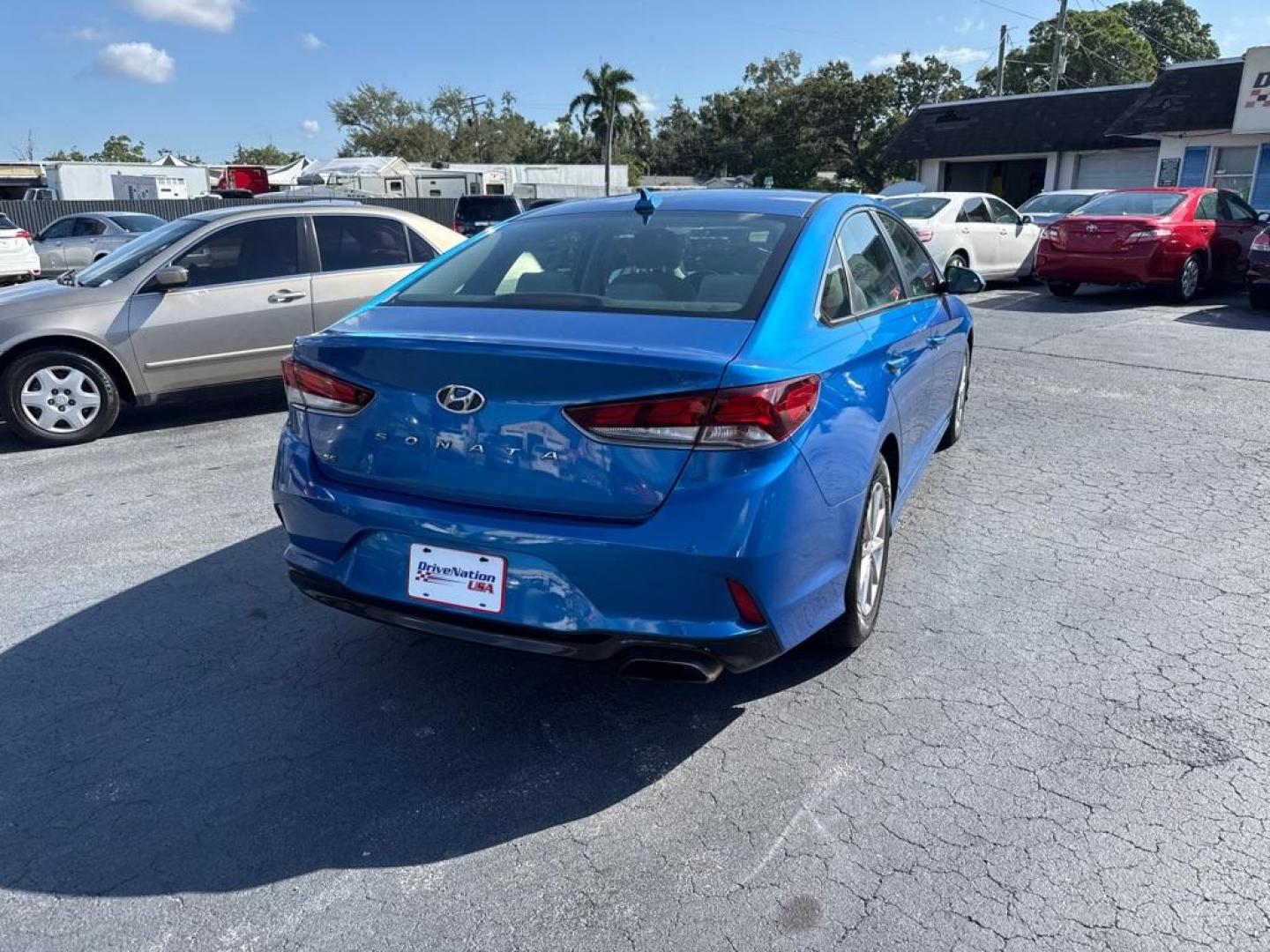 2018 BLUE HYUNDAI SONATA SE (5NPE24AF2JH) with an 2.4L engine, Automatic transmission - Thanks for inquring into DriveNation USA! All vehicles listed can be viewed at www.drivenationusa.com for vehicle history reports and additonal info. We cannot quote any terms such as down payments or monthly payments without an application. You can apply directly at www.drivenationusa.com or by con - Photo#7