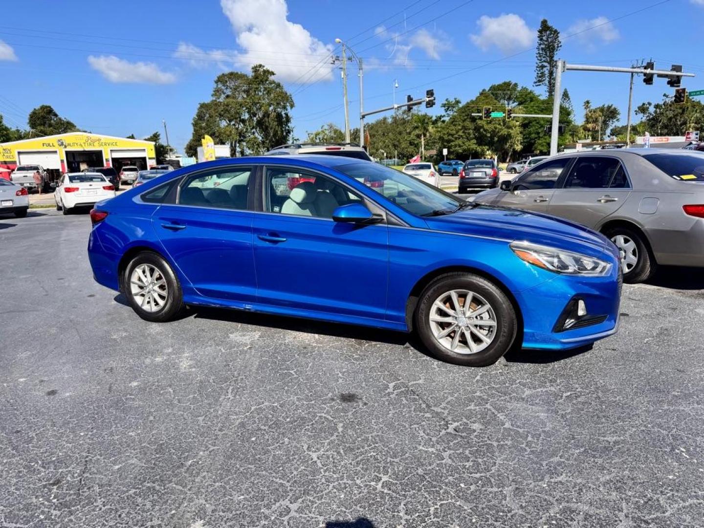 2018 BLUE HYUNDAI SONATA SE (5NPE24AF2JH) with an 2.4L engine, Automatic transmission - Thanks for inquring into DriveNation USA! All vehicles listed can be viewed at www.drivenationusa.com for vehicle history reports and additonal info. We cannot quote any terms such as down payments or monthly payments without an application. You can apply directly at www.drivenationusa.com or by con - Photo#14