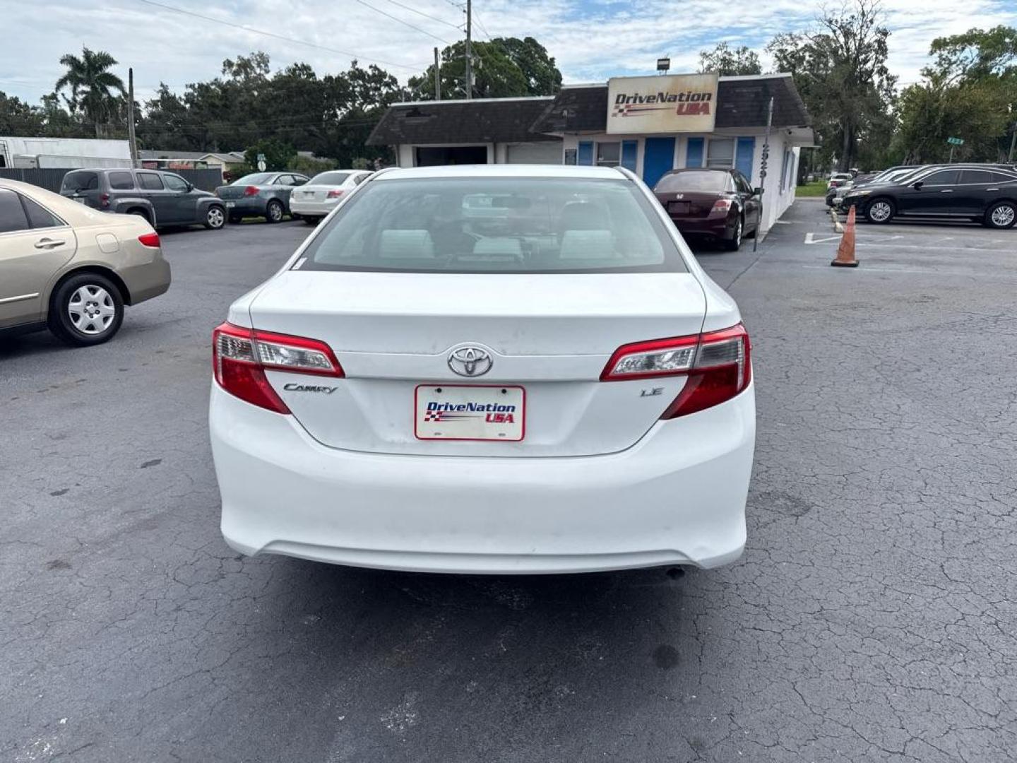 2012 WHITE TOYOTA CAMRY SE (4T1BF1FK1CU) with an 2.5L engine, Automatic transmission, located at 2929 9th St. West, Bradenton, 34205, (941) 242-2810, 27.473591, -82.570679 - Thanks for inquring into DriveNation USA! All vehicles listed can be viewed at www.drivenationusa.com for vehicle history reports and additonal info. We cannot quote any terms such as down payments or monthly payments without an application. You can apply directly at www.drivenationusa.com or by con - Photo#7