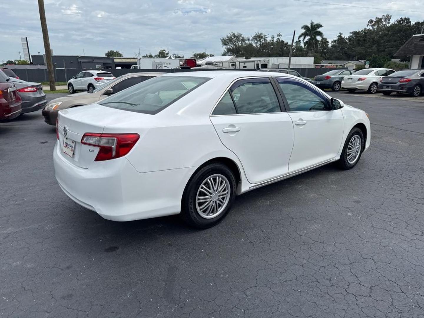 2012 WHITE TOYOTA CAMRY SE (4T1BF1FK1CU) with an 2.5L engine, Automatic transmission, located at 2929 9th St. West, Bradenton, 34205, (941) 242-2810, 27.473591, -82.570679 - Thanks for inquring into DriveNation USA! All vehicles listed can be viewed at www.drivenationusa.com for vehicle history reports and additonal info. We cannot quote any terms such as down payments or monthly payments without an application. You can apply directly at www.drivenationusa.com or by con - Photo#8