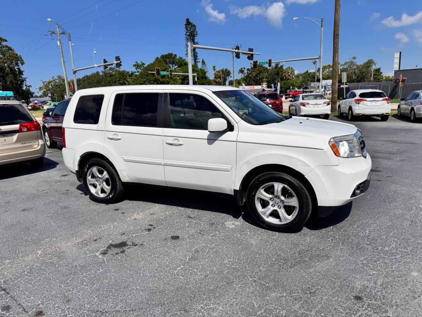 2014 WHITE HONDA PILOT EX (5FNYF3H48EB) with an 3.5L engine, Automatic transmission, located at 2929 9th St. West, Bradenton, 34205, (941) 242-2810, 27.473591, -82.570679 - Thanks for inquring into DriveNation USA! All vehicles listed can be viewed at www.drivenationusa.com for vehicle history reports and additonal info. We cannot quote any terms such as down payments or monthly payments without an application. You can apply directly at www.drivenationusa.com or by con - Photo#0