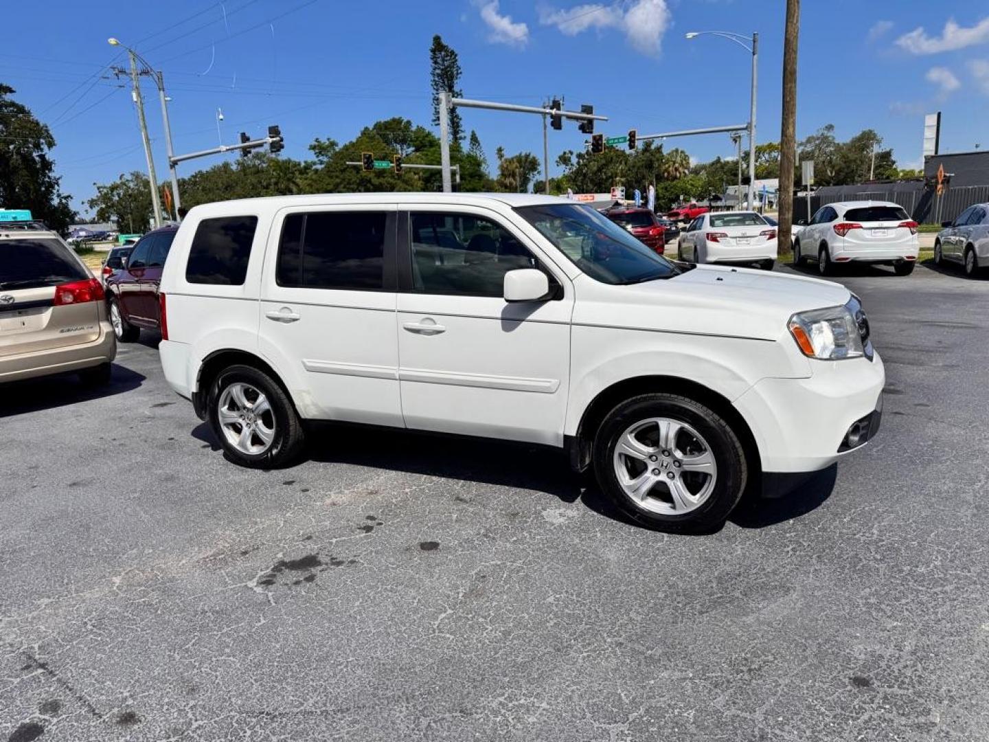 2014 WHITE HONDA PILOT EX (5FNYF3H48EB) with an 3.5L engine, Automatic transmission, located at 2929 9th St. West, Bradenton, 34205, (941) 242-2810, 27.473591, -82.570679 - Thanks for inquring into DriveNation USA! All vehicles listed can be viewed at www.drivenationusa.com for vehicle history reports and additonal info. We cannot quote any terms such as down payments or monthly payments without an application. You can apply directly at www.drivenationusa.com or by con - Photo#1