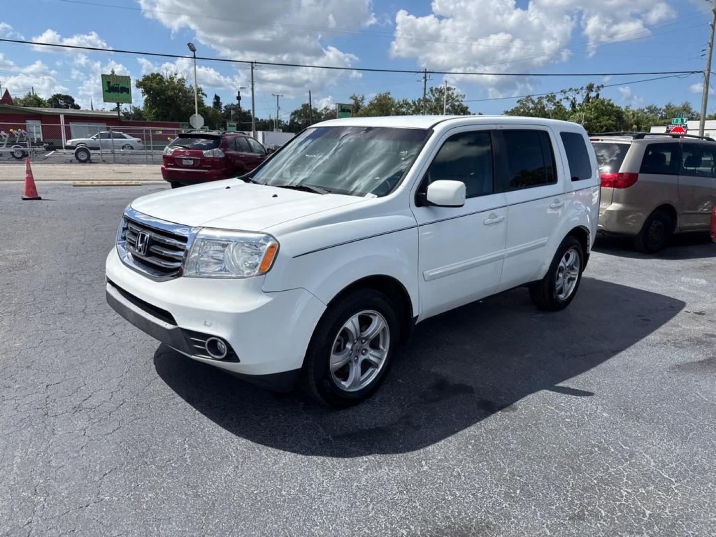 2014 WHITE HONDA PILOT EX (5FNYF3H48EB) with an 3.5L engine, Automatic transmission, located at 2929 9th St. West, Bradenton, 34205, (941) 242-2810, 27.473591, -82.570679 - Thanks for inquring into DriveNation USA! All vehicles listed can be viewed at www.drivenationusa.com for vehicle history reports and additonal info. We cannot quote any terms such as down payments or monthly payments without an application. You can apply directly at www.drivenationusa.com or by con - Photo#3
