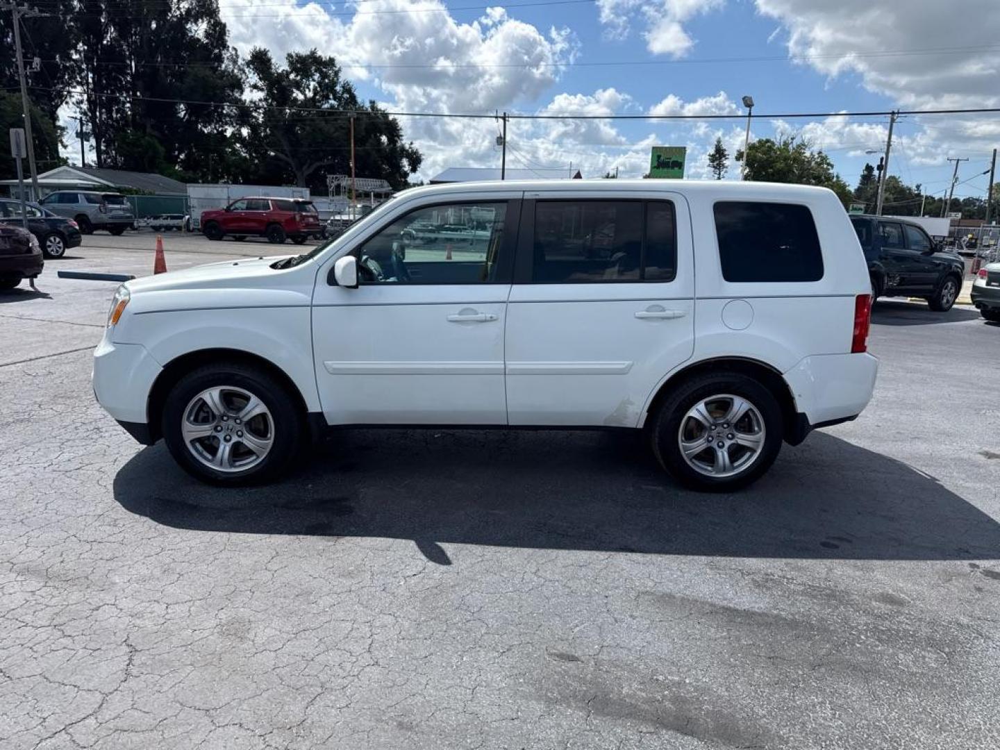 2014 WHITE HONDA PILOT EX (5FNYF3H48EB) with an 3.5L engine, Automatic transmission, located at 2929 9th St. West, Bradenton, 34205, (941) 242-2810, 27.473591, -82.570679 - Thanks for inquring into DriveNation USA! All vehicles listed can be viewed at www.drivenationusa.com for vehicle history reports and additonal info. We cannot quote any terms such as down payments or monthly payments without an application. You can apply directly at www.drivenationusa.com or by con - Photo#4