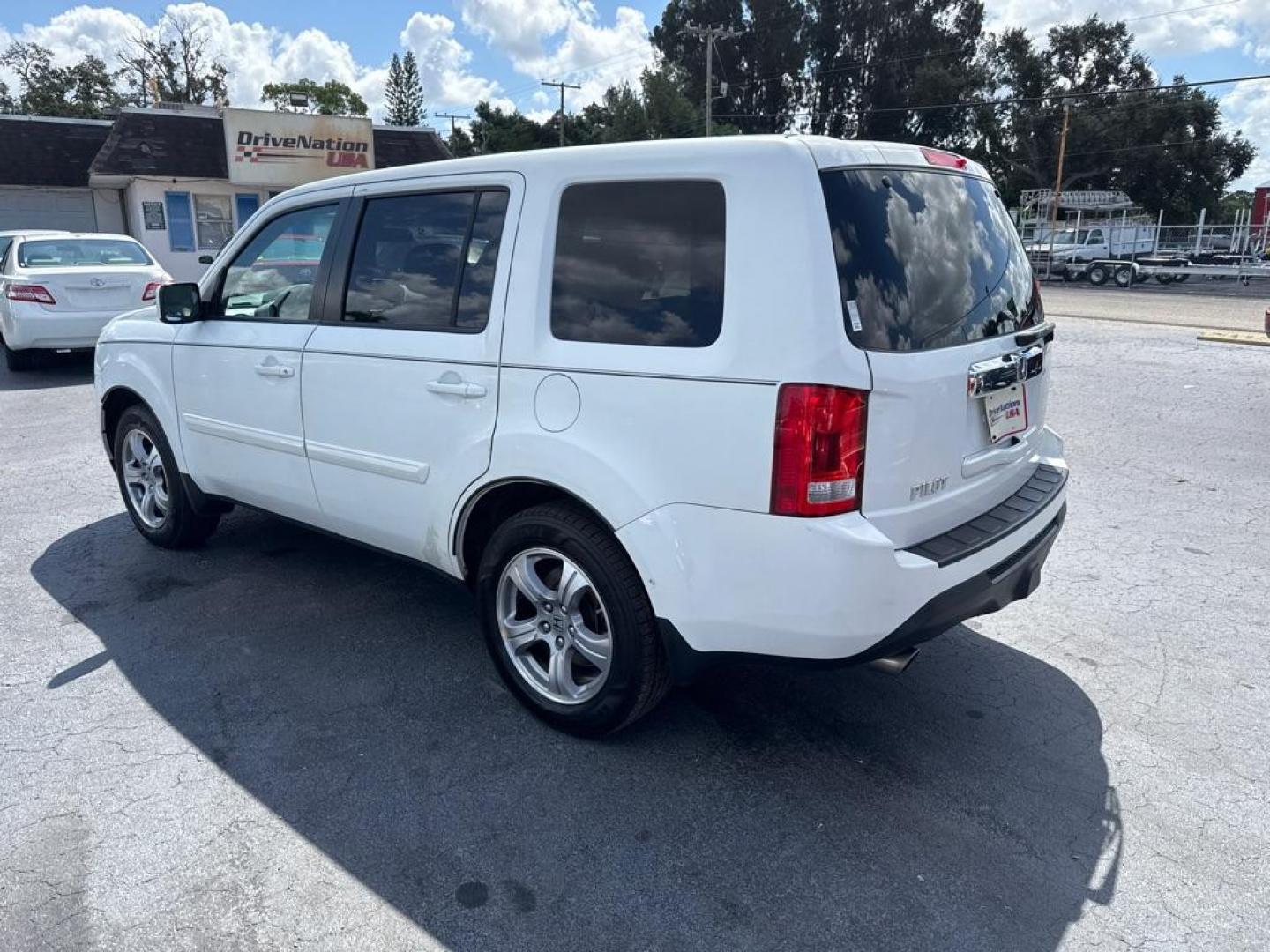 2014 WHITE HONDA PILOT EX (5FNYF3H48EB) with an 3.5L engine, Automatic transmission, located at 2929 9th St. West, Bradenton, 34205, (941) 242-2810, 27.473591, -82.570679 - Thanks for inquring into DriveNation USA! All vehicles listed can be viewed at www.drivenationusa.com for vehicle history reports and additonal info. We cannot quote any terms such as down payments or monthly payments without an application. You can apply directly at www.drivenationusa.com or by con - Photo#5
