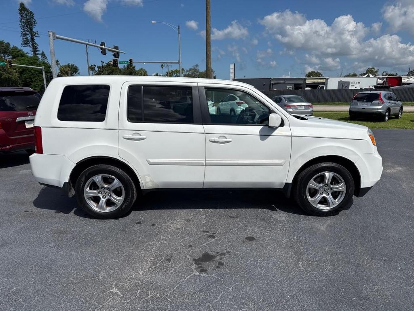 2014 WHITE HONDA PILOT EX (5FNYF3H48EB) with an 3.5L engine, Automatic transmission, located at 2929 9th St. West, Bradenton, 34205, (941) 242-2810, 27.473591, -82.570679 - Thanks for inquring into DriveNation USA! All vehicles listed can be viewed at www.drivenationusa.com for vehicle history reports and additonal info. We cannot quote any terms such as down payments or monthly payments without an application. You can apply directly at www.drivenationusa.com or by con - Photo#8