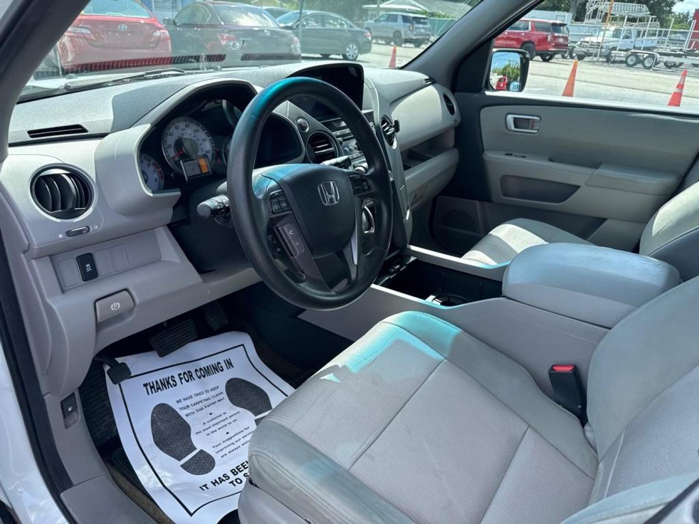 2014 WHITE HONDA PILOT EX (5FNYF3H48EB) with an 3.5L engine, Automatic transmission, located at 2929 9th St. West, Bradenton, 34205, (941) 242-2810, 27.473591, -82.570679 - Thanks for inquring into DriveNation USA! All vehicles listed can be viewed at www.drivenationusa.com for vehicle history reports and additonal info. We cannot quote any terms such as down payments or monthly payments without an application. You can apply directly at www.drivenationusa.com or by con - Photo#9