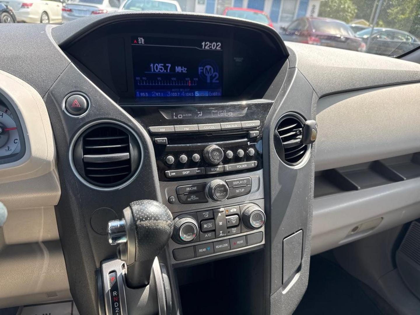 2014 WHITE HONDA PILOT EX (5FNYF3H48EB) with an 3.5L engine, Automatic transmission, located at 2929 9th St. West, Bradenton, 34205, (941) 242-2810, 27.473591, -82.570679 - Thanks for inquring into DriveNation USA! All vehicles listed can be viewed at www.drivenationusa.com for vehicle history reports and additonal info. We cannot quote any terms such as down payments or monthly payments without an application. You can apply directly at www.drivenationusa.com or by con - Photo#11