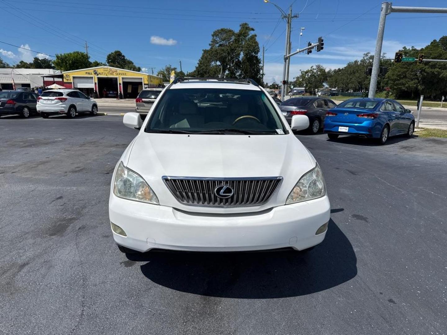 2007 WHITE LEXUS RX 350 (2T2GK31U07C) with an 3.5L engine, Automatic transmission, located at 2929 9th St. West, Bradenton, 34205, (941) 242-2810, 27.473591, -82.570679 - Photo#2