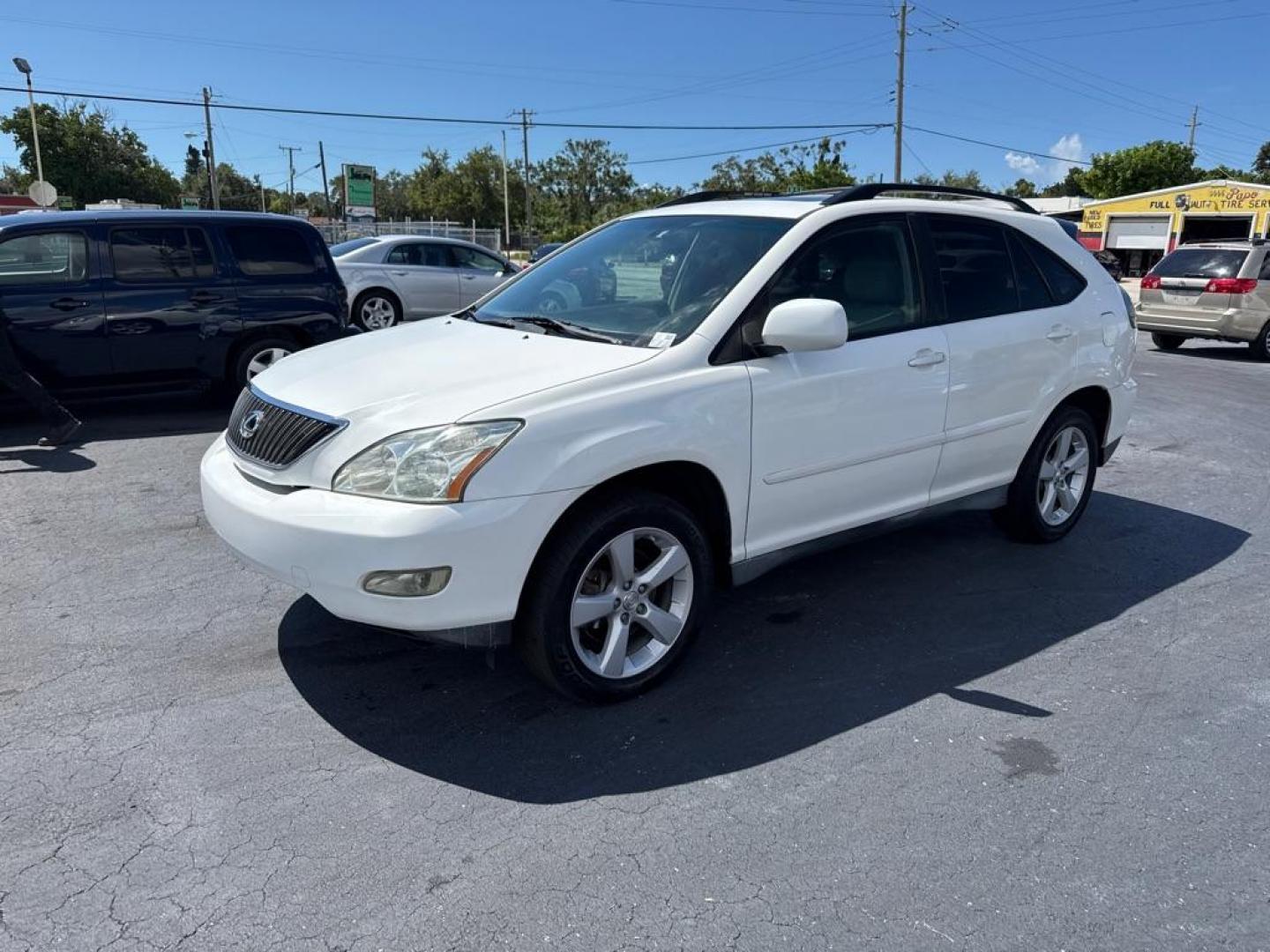 2007 WHITE LEXUS RX 350 (2T2GK31U07C) with an 3.5L engine, Automatic transmission, located at 2929 9th St. West, Bradenton, 34205, (941) 242-2810, 27.473591, -82.570679 - Photo#3