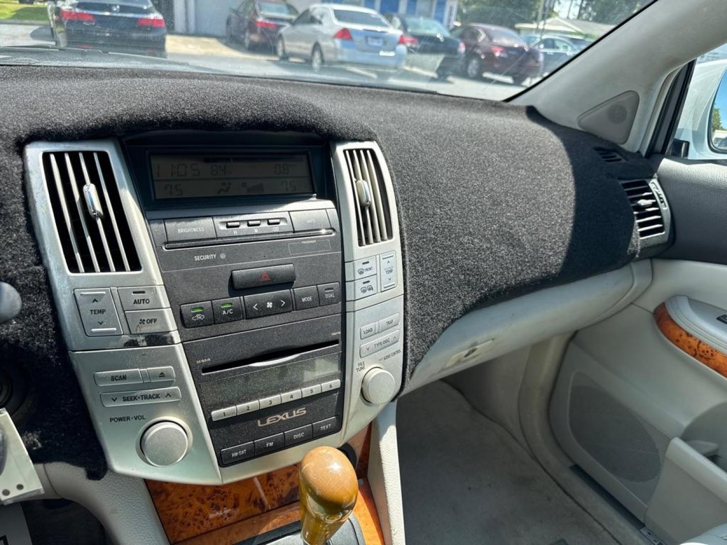 2007 WHITE LEXUS RX 350 (2T2GK31U07C) with an 3.5L engine, Automatic transmission, located at 2929 9th St. West, Bradenton, 34205, (941) 242-2810, 27.473591, -82.570679 - Photo#11