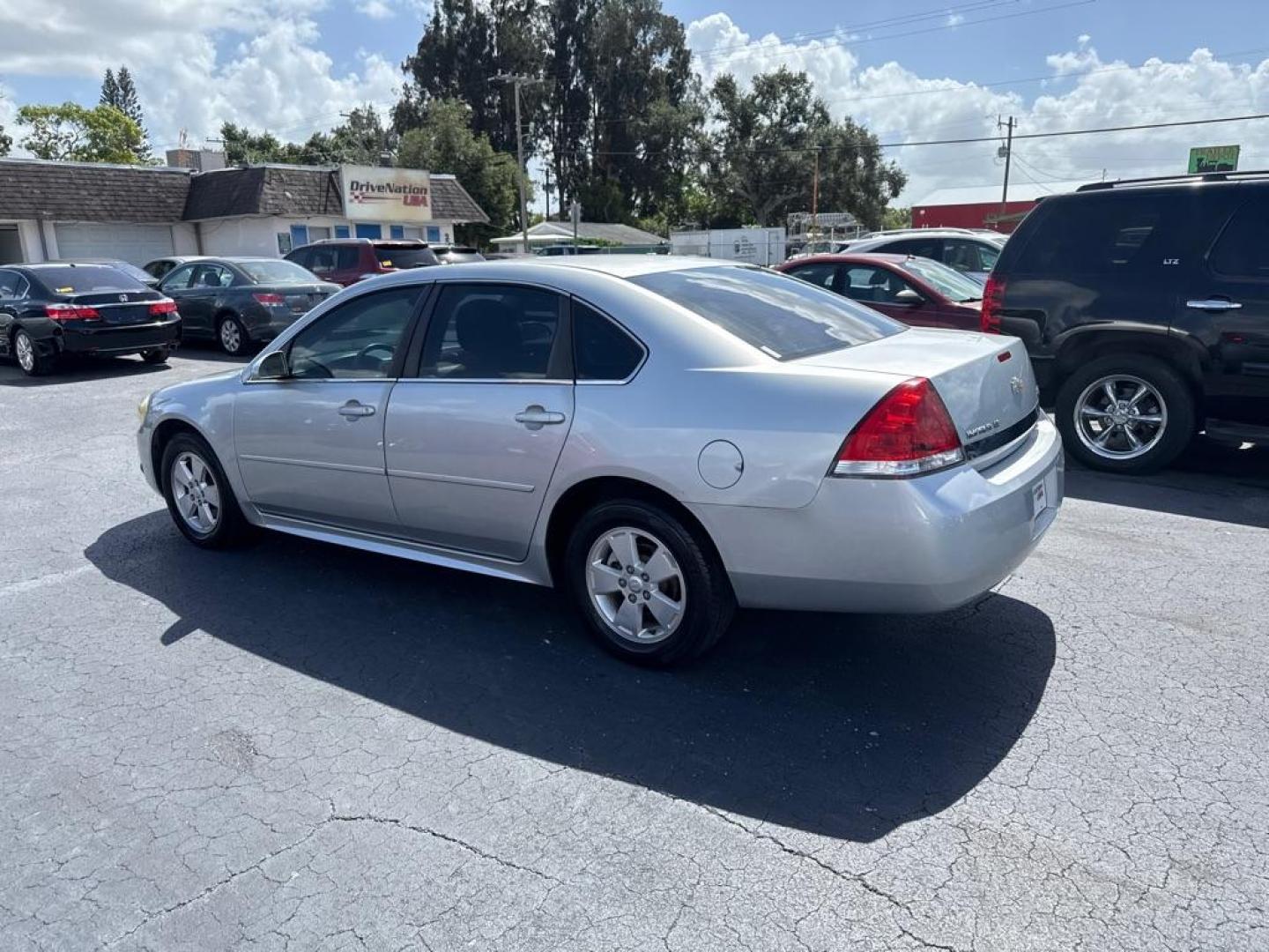 2011 SILVER CHEVROLET IMPALA LT (2G1WG5EKXB1) with an 3.5L engine, Automatic transmission, located at 2929 9th St. West, Bradenton, 34205, (941) 242-2810, 27.473591, -82.570679 - Thanks for inquring into DriveNation USA! All vehicles listed can be viewed at www.drivenationusa.com for vehicle history reports and additonal info. We cannot quote any terms such as down payments or monthly payments without an application. You can apply directly at www.drivenationusa.com or by con - Photo#4