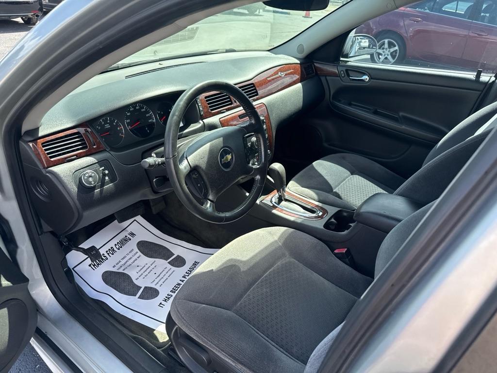 2011 SILVER CHEVROLET IMPALA LT (2G1WG5EKXB1) with an 3.5L engine, Automatic transmission, located at 2929 9th St. West, Bradenton, 34205, (941) 242-2810, 27.473591, -82.570679 - Thanks for inquring into DriveNation USA! All vehicles listed can be viewed at www.drivenationusa.com for vehicle history reports and additonal info. We cannot quote any terms such as down payments or monthly payments without an application. You can apply directly at www.drivenationusa.com or by con - Photo#6