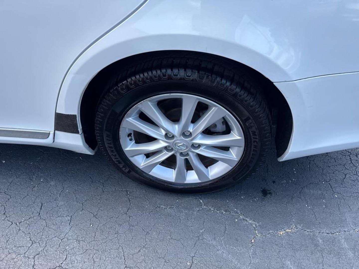 2010 WHITE LEXUS ES 350 (JTHBK1EG6A2) with an 3.5L engine, Automatic transmission, located at 2929 9th St. West, Bradenton, 34205, (941) 242-2810, 27.473591, -82.570679 - Thanks for inquring into DriveNation USA! All vehicles listed can be viewed at www.drivenationusa.com for vehicle history reports and additonal info. We cannot quote any terms such as down payments or monthly payments without an application. You can apply directly at www.drivenationusa.com or by con - Photo#10