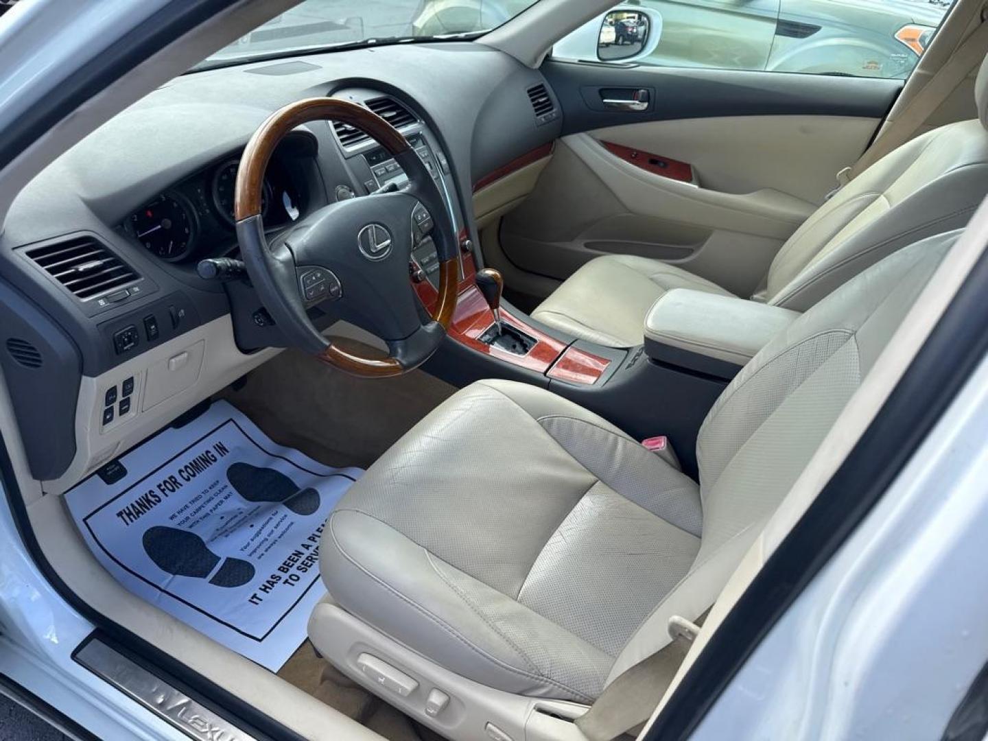 2010 WHITE LEXUS ES 350 (JTHBK1EG6A2) with an 3.5L engine, Automatic transmission, located at 2929 9th St. West, Bradenton, 34205, (941) 242-2810, 27.473591, -82.570679 - Thanks for inquring into DriveNation USA! All vehicles listed can be viewed at www.drivenationusa.com for vehicle history reports and additonal info. We cannot quote any terms such as down payments or monthly payments without an application. You can apply directly at www.drivenationusa.com or by con - Photo#11