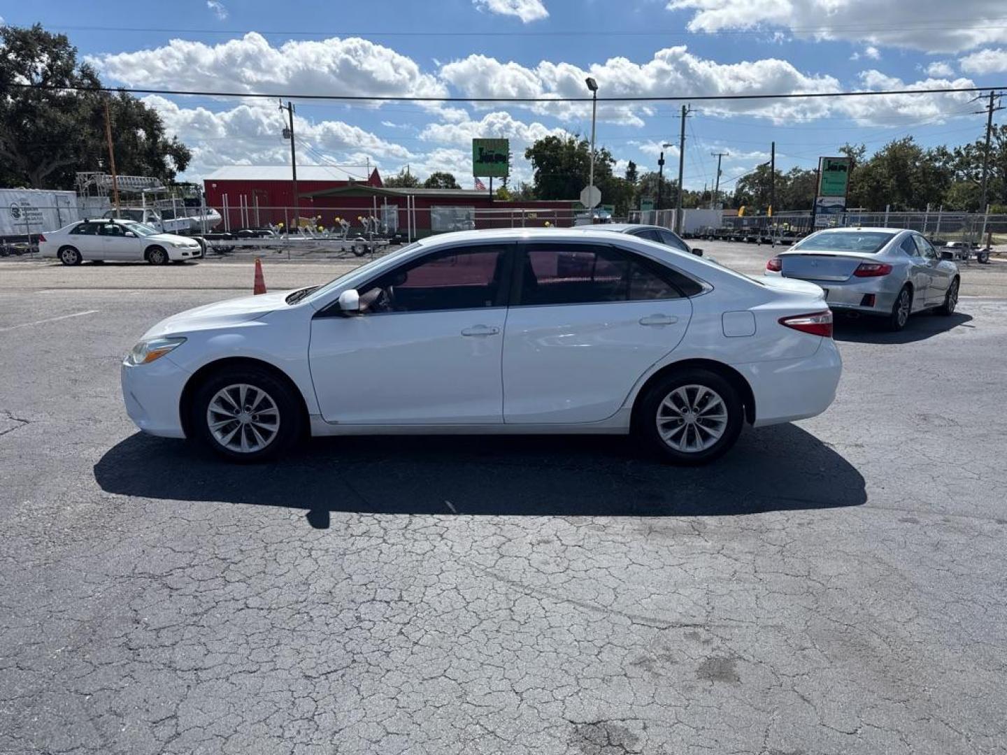 2016 WHITE TOYOTA CAMRY LE (4T1BF1FK8GU) with an 2.5L engine, Automatic transmission, located at 2929 9th St. West, Bradenton, 34205, (941) 242-2810, 27.473591, -82.570679 - Thanks for inquring into DriveNation USA! All vehicles listed can be viewed at www.drivenationusa.com for vehicle history reports and additonal info. We cannot quote any terms such as down payments or monthly payments without an application. You can apply directly at www.drivenationusa.com or by con - Photo#4