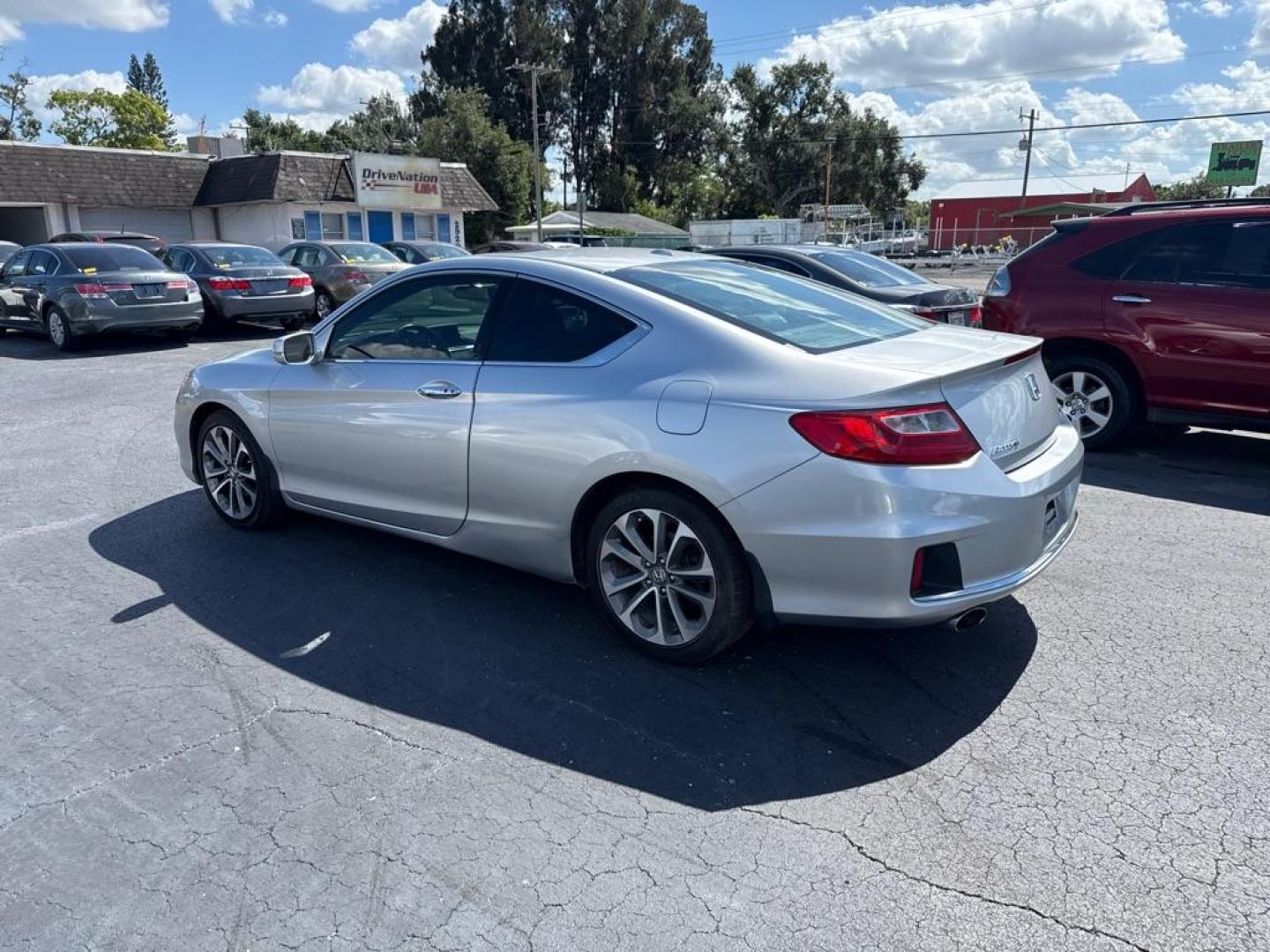 2013 SILVER HONDA ACCORD EXL (1HGCT2B88DA) with an 3.5L engine, Automatic transmission, located at 2929 9th St. West, Bradenton, 34205, (941) 242-2810, 27.473591, -82.570679 - Photo#4