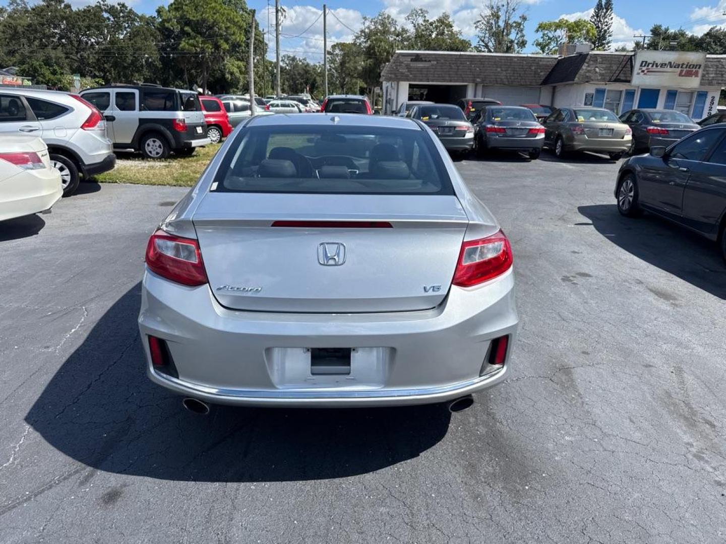 2013 SILVER HONDA ACCORD EXL (1HGCT2B88DA) with an 3.5L engine, Automatic transmission, located at 2929 9th St. West, Bradenton, 34205, (941) 242-2810, 27.473591, -82.570679 - Photo#5