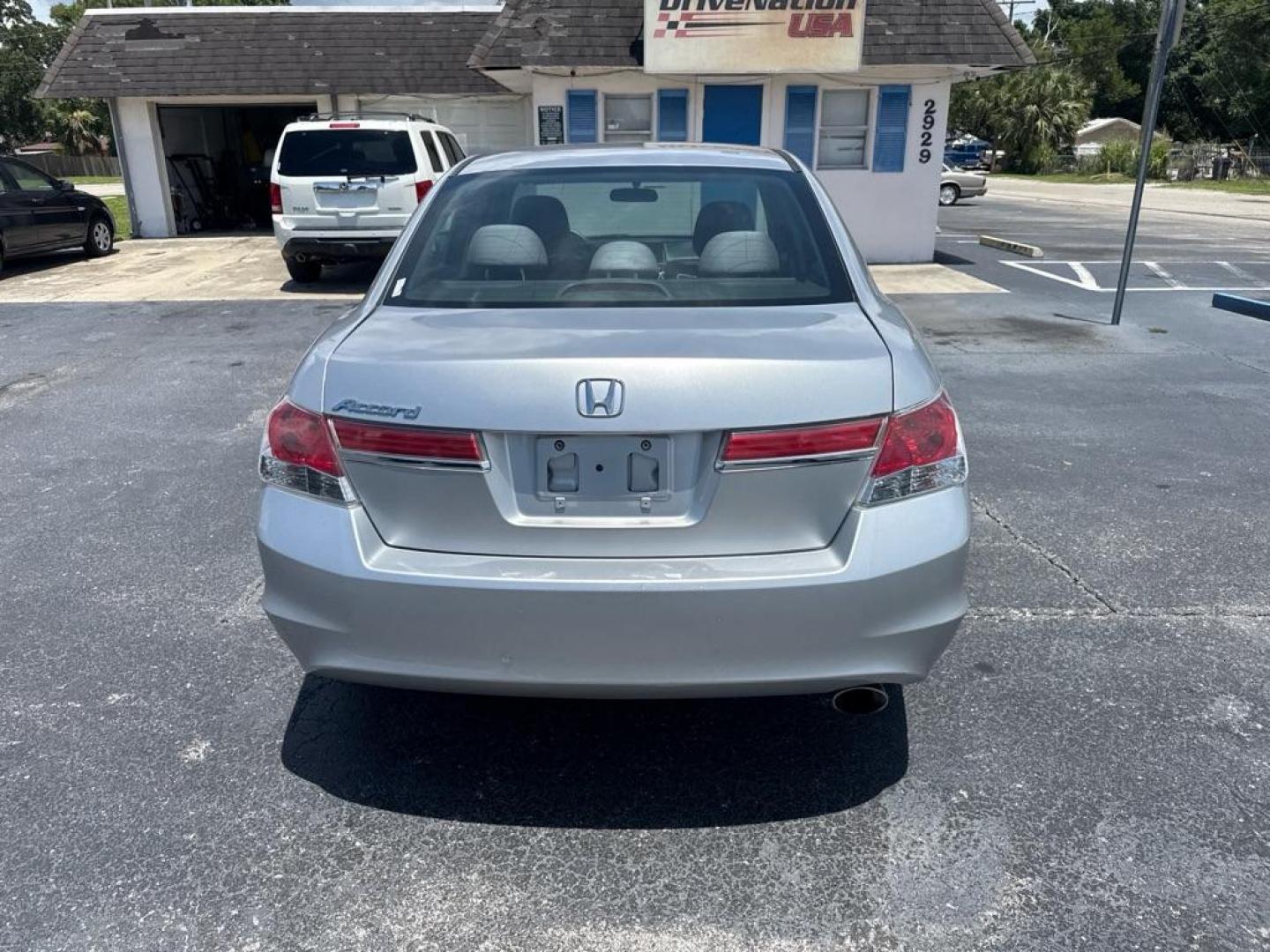 2009 SILVER HONDA ACCORD EXL (1HGCP26859A) with an 2.4L engine, Automatic transmission, located at 2929 9th St. West, Bradenton, 34205, (941) 242-2810, 27.473591, -82.570679 - Thanks for inquring into DriveNation USA! All vehicles listed can be viewed at www.drivenationusa.com for vehicle history reports and additonal info. We cannot quote any terms such as down payments or monthly payments without an application. You can apply directly at www.drivenationusa.com or by con - Photo#5