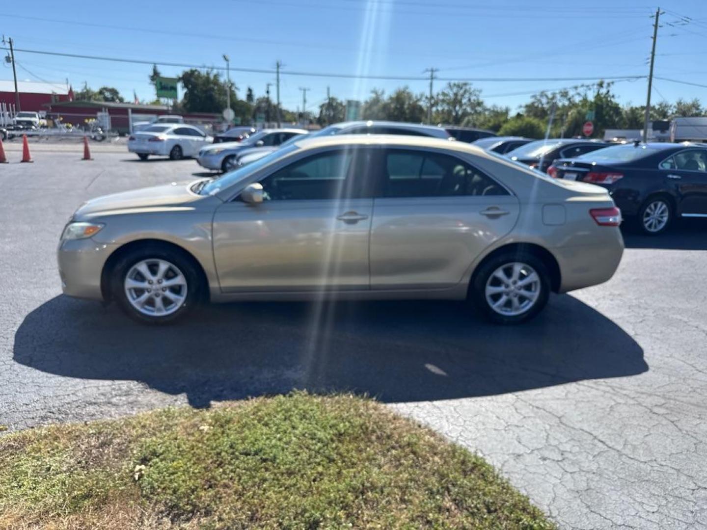 2011 TAN TOYOTA CAMRY SE (4T1BF3EK3BU) with an 2.5L engine, Automatic transmission, located at 2929 9th St. West, Bradenton, 34205, (941) 242-2810, 27.473591, -82.570679 - Thanks for inquring into DriveNation USA! All vehicles listed can be viewed at www.drivenationusa.com for vehicle history reports and additonal info. We cannot quote any terms such as down payments or monthly payments without an application. You can apply directly at www.drivenationusa.com or by con - Photo#4