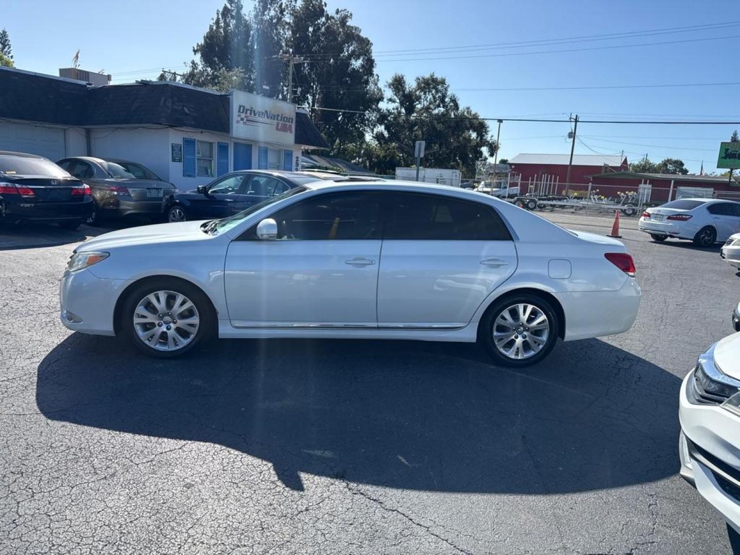 2011 WHITE TOYOTA AVALON XLE (4T1BK3DB9BU) with an 3.5L engine, Automatic transmission, located at 2929 9th St. West, Bradenton, 34205, (941) 242-2810, 27.473591, -82.570679 - Thanks for inquring into DriveNation USA! All vehicles listed can be viewed at www.drivenationusa.com for vehicle history reports and additonal info. We cannot quote any terms such as down payments or monthly payments without an application. You can apply directly at www.drivenationusa.com or by con - Photo#4
