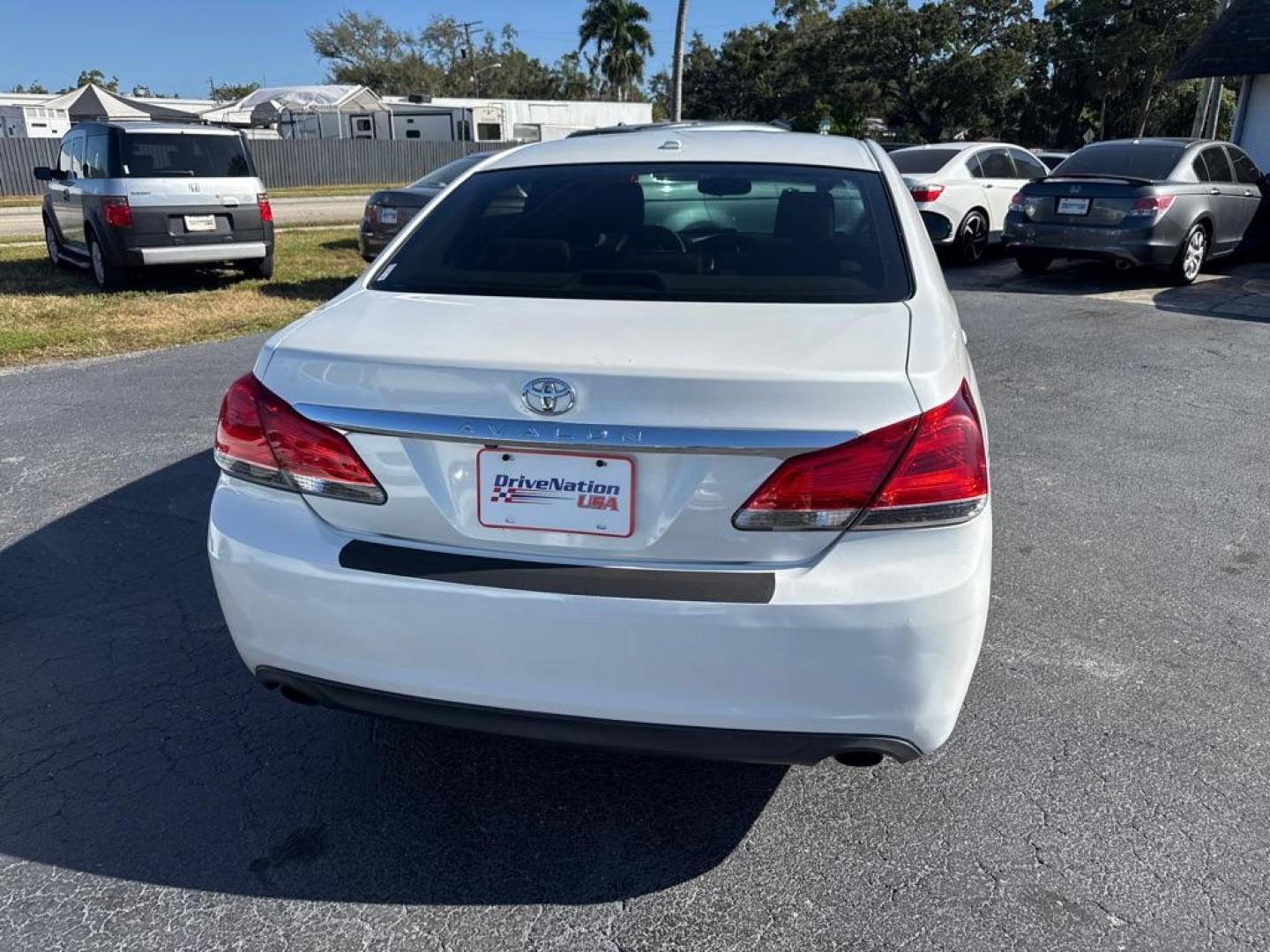 2011 WHITE TOYOTA AVALON XLE (4T1BK3DB9BU) with an 3.5L engine, Automatic transmission, located at 2929 9th St. West, Bradenton, 34205, (941) 242-2810, 27.473591, -82.570679 - Thanks for inquring into DriveNation USA! All vehicles listed can be viewed at www.drivenationusa.com for vehicle history reports and additonal info. We cannot quote any terms such as down payments or monthly payments without an application. You can apply directly at www.drivenationusa.com or by con - Photo#5