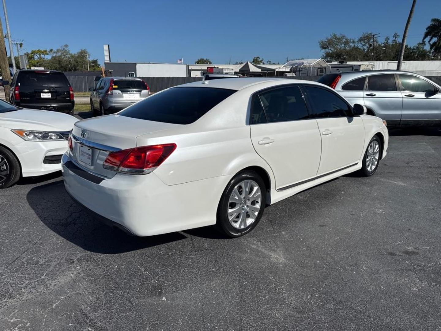 2011 WHITE TOYOTA AVALON XLE (4T1BK3DB9BU) with an 3.5L engine, Automatic transmission, located at 2929 9th St. West, Bradenton, 34205, (941) 242-2810, 27.473591, -82.570679 - Thanks for inquring into DriveNation USA! All vehicles listed can be viewed at www.drivenationusa.com for vehicle history reports and additonal info. We cannot quote any terms such as down payments or monthly payments without an application. You can apply directly at www.drivenationusa.com or by con - Photo#6
