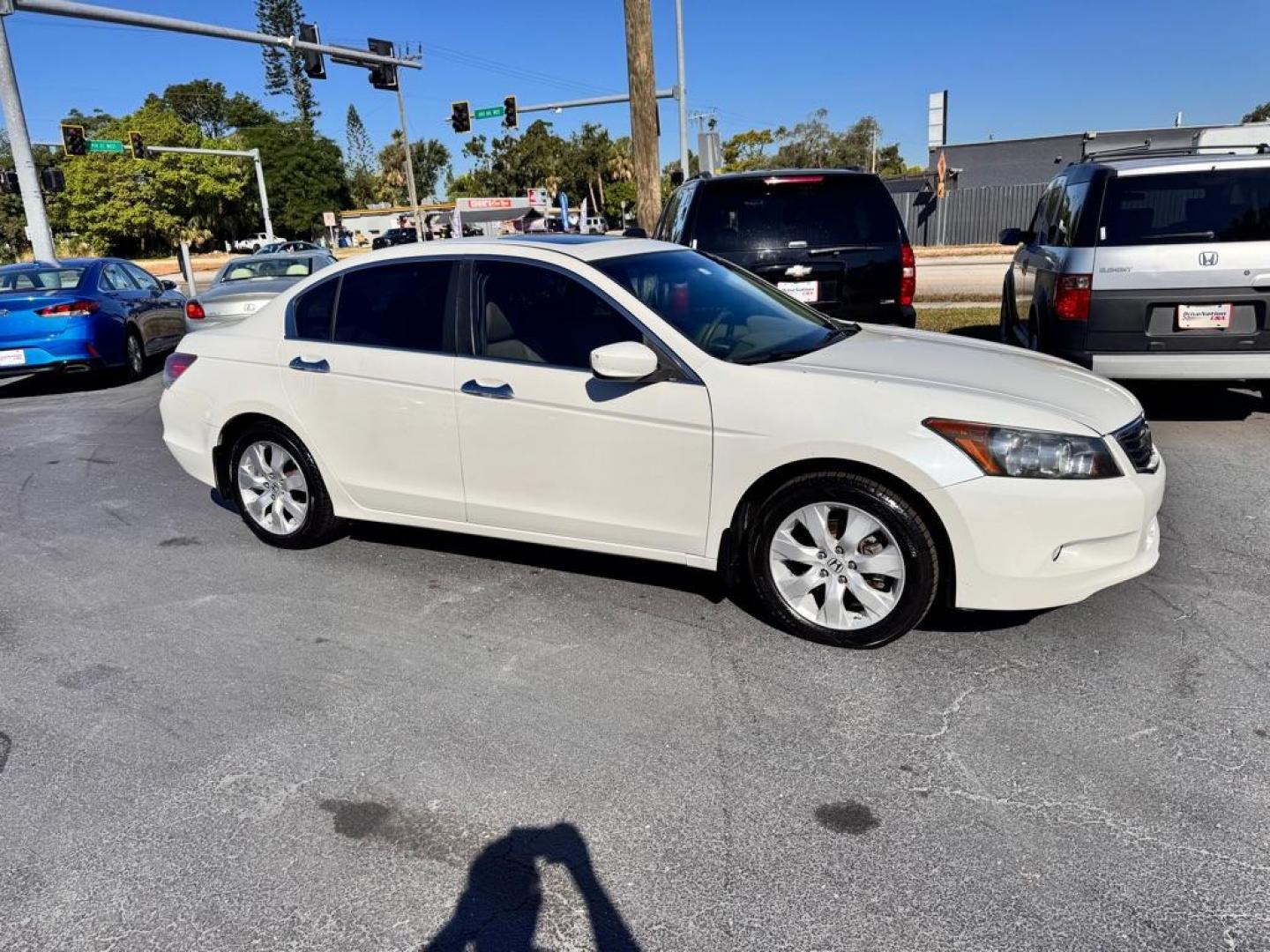 2009 WHITE HONDA ACCORD EXL (1HGCP36829A) with an 3.5L engine, Automatic transmission, located at 2929 9th St. West, Bradenton, 34205, (941) 242-2810, 27.473591, -82.570679 - Thanks for inquring into DriveNation USA! All vehicles listed can be viewed at www.drivenationusa.com for vehicle history reports and additonal info. We cannot quote any terms such as down payments or monthly payments without an application. You can apply directly at www.drivenationusa.com or by con - Photo#0