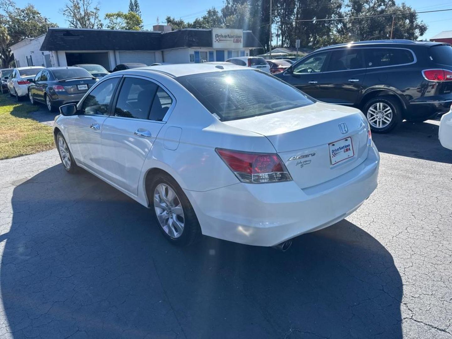 2009 WHITE HONDA ACCORD EXL (1HGCP36829A) with an 3.5L engine, Automatic transmission, located at 2929 9th St. West, Bradenton, 34205, (941) 242-2810, 27.473591, -82.570679 - Thanks for inquring into DriveNation USA! All vehicles listed can be viewed at www.drivenationusa.com for vehicle history reports and additonal info. We cannot quote any terms such as down payments or monthly payments without an application. You can apply directly at www.drivenationusa.com or by con - Photo#4