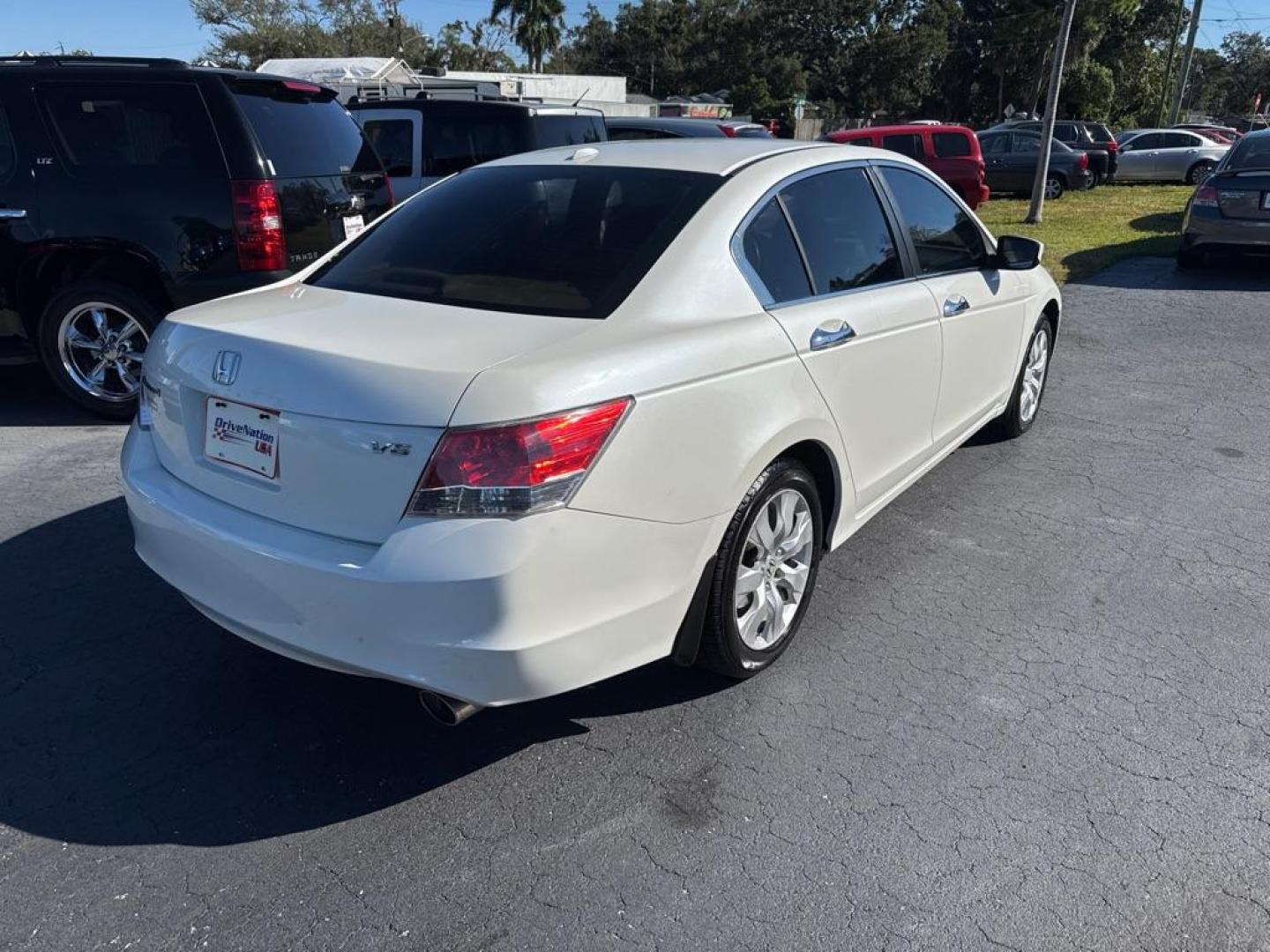 2009 WHITE HONDA ACCORD EXL (1HGCP36829A) with an 3.5L engine, Automatic transmission, located at 2929 9th St. West, Bradenton, 34205, (941) 242-2810, 27.473591, -82.570679 - Thanks for inquring into DriveNation USA! All vehicles listed can be viewed at www.drivenationusa.com for vehicle history reports and additonal info. We cannot quote any terms such as down payments or monthly payments without an application. You can apply directly at www.drivenationusa.com or by con - Photo#6