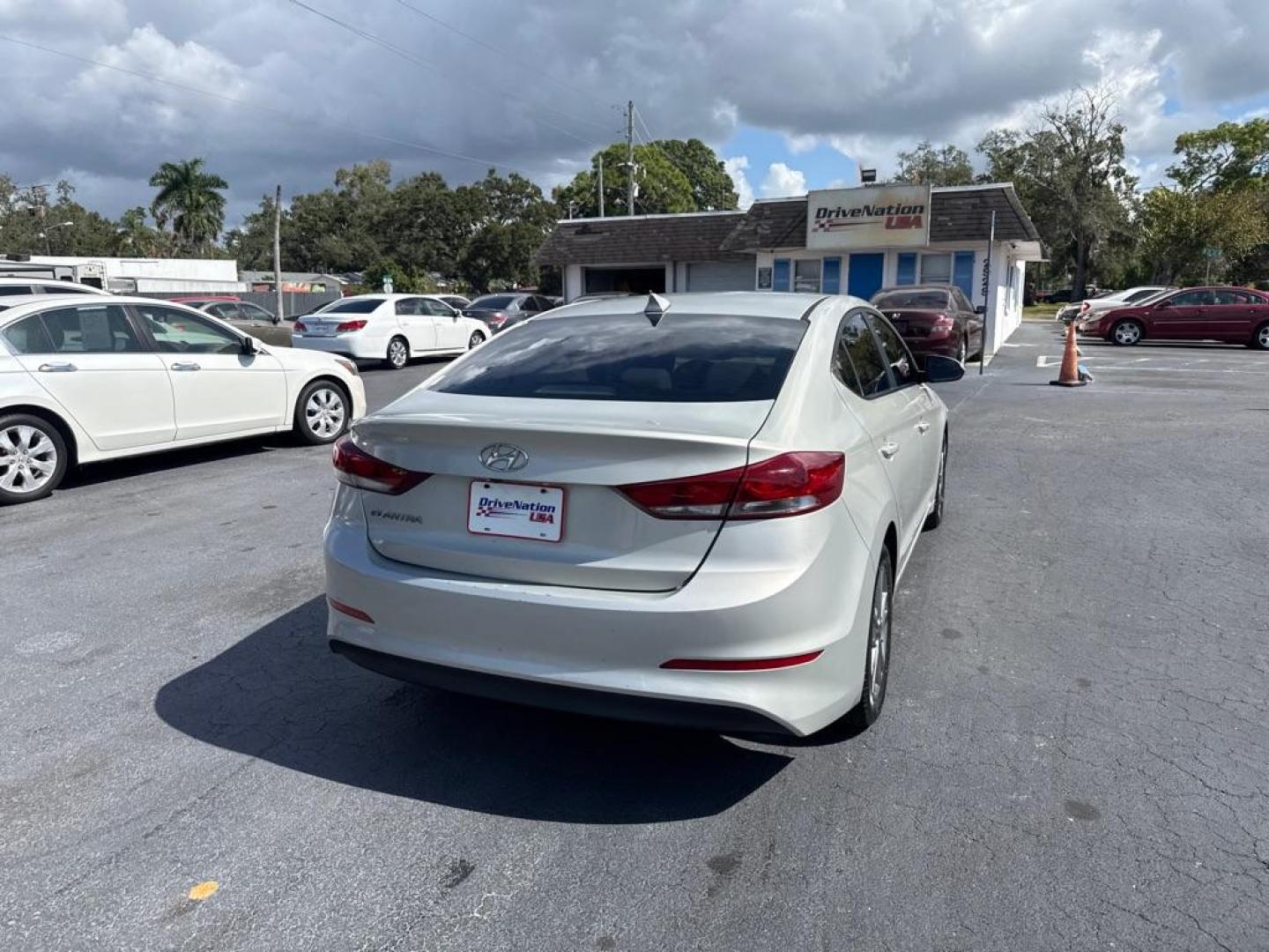 2018 TAN HYUNDAI ELANTRA SEL (KMHD84LF6JU) with an 2.0L engine, Automatic transmission, located at 2929 9th St. West, Bradenton, 34205, (941) 242-2810, 27.473591, -82.570679 - Thanks for inquring into DriveNation USA! All vehicles listed can be viewed at www.drivenationusa.com for vehicle history reports and additonal info. We cannot quote any terms such as down payments or monthly payments without an application. You can apply directly at www.drivenationusa.com or by con - Photo#7