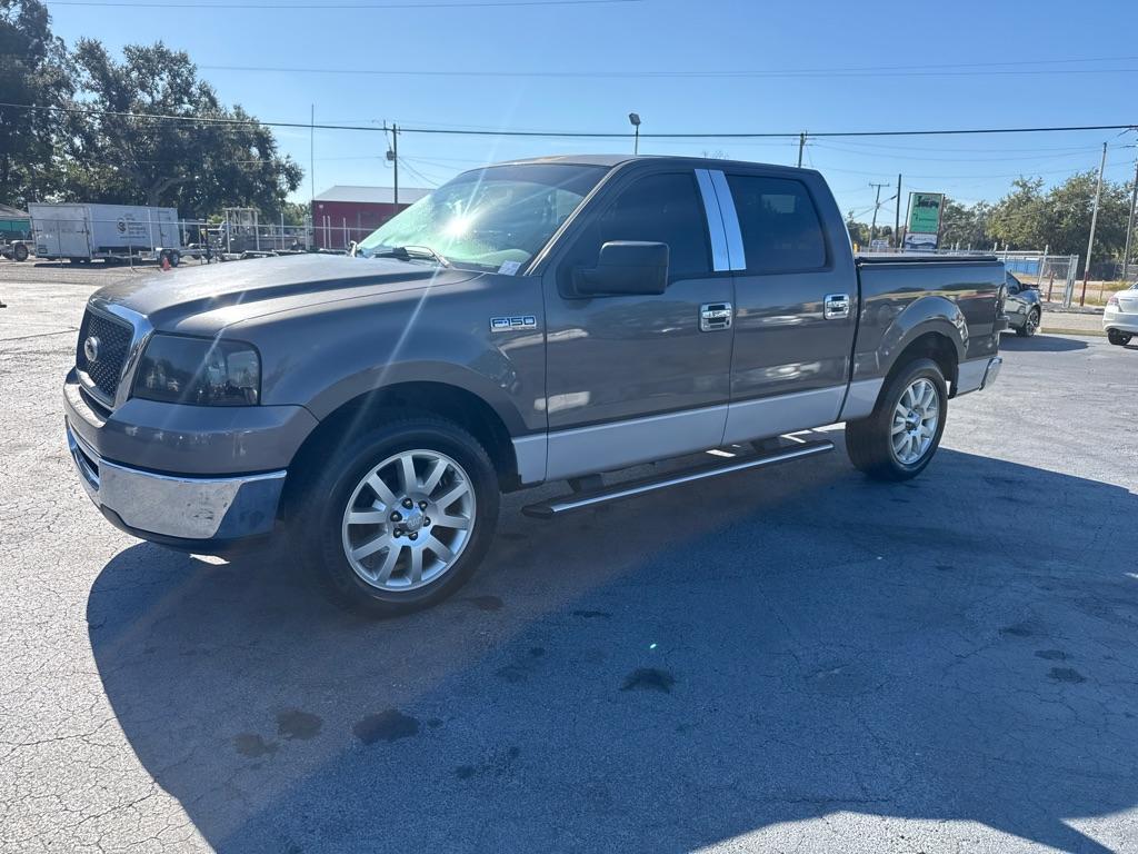 2007 GRAY FORD F150 SUPERCREW (1FTRW12W27K) with an 4.6L engine, Automatic transmission, located at 2929 9th St. West, Bradenton, 34205, (941) 242-2810, 27.473591, -82.570679 - Thanks for inquring into DriveNation USA! All vehicles listed can be viewed at www.drivenationusa.com for vehicle history reports and additonal info. We cannot quote any terms such as down payments or monthly payments without an application. You can apply directly at www.drivenationusa.com or by con - Photo#3