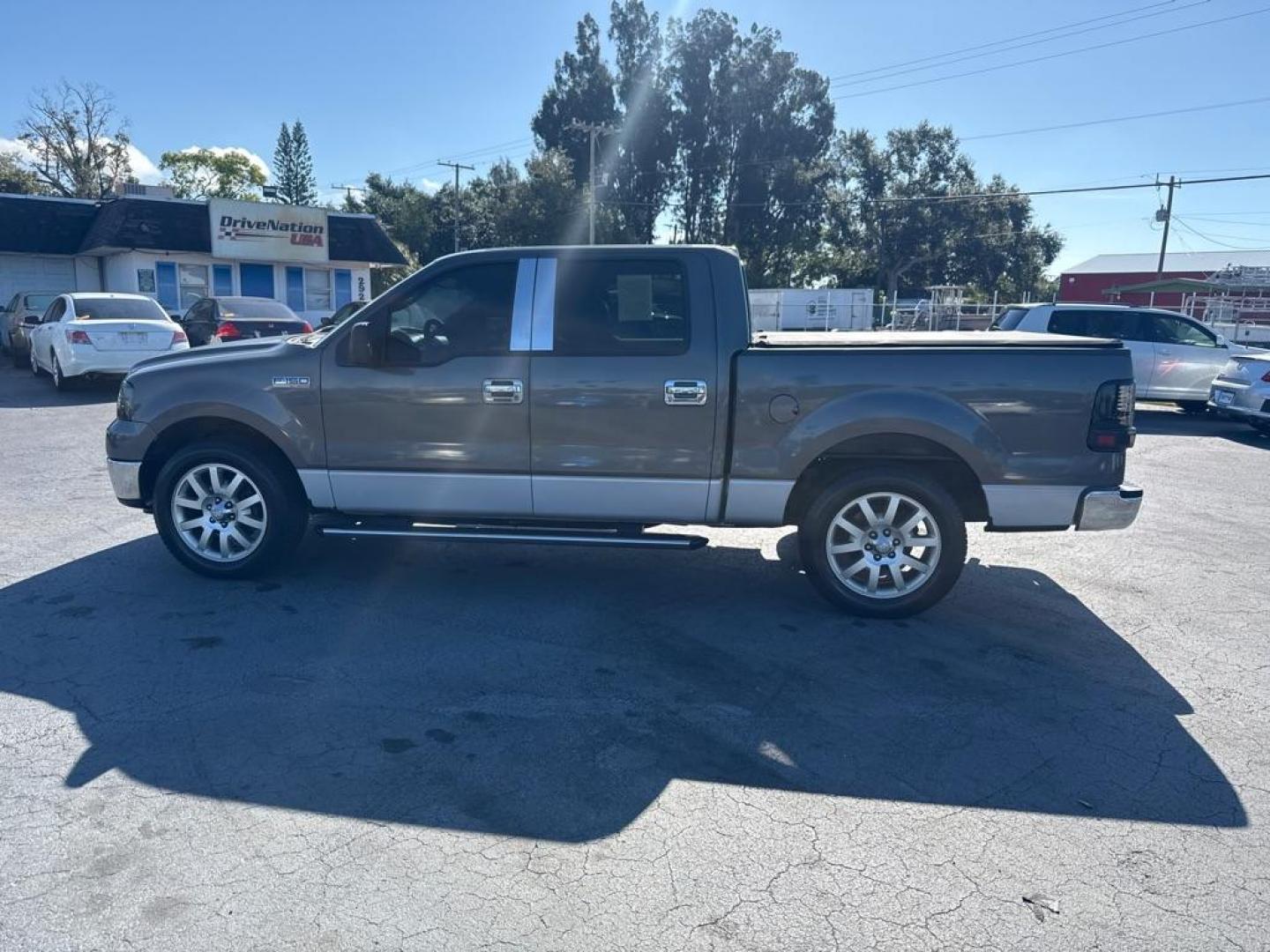 2007 GRAY FORD F150 SUPERCREW (1FTRW12W27K) with an 4.6L engine, Automatic transmission, located at 2929 9th St. West, Bradenton, 34205, (941) 242-2810, 27.473591, -82.570679 - Thanks for inquring into DriveNation USA! All vehicles listed can be viewed at www.drivenationusa.com for vehicle history reports and additonal info. We cannot quote any terms such as down payments or monthly payments without an application. You can apply directly at www.drivenationusa.com or by con - Photo#4