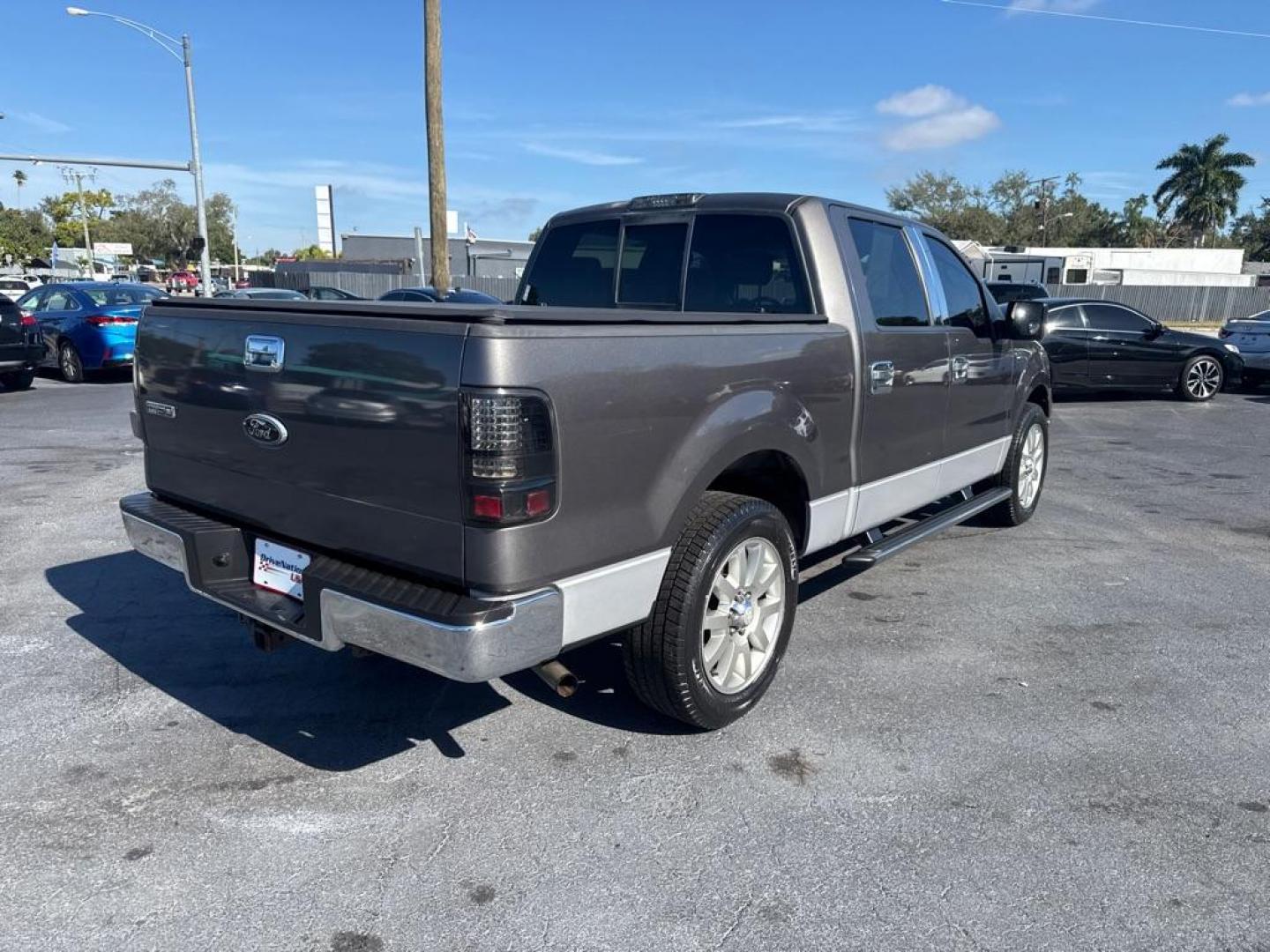 2007 GRAY FORD F150 SUPERCREW (1FTRW12W27K) with an 4.6L engine, Automatic transmission, located at 2929 9th St. West, Bradenton, 34205, (941) 242-2810, 27.473591, -82.570679 - Thanks for inquring into DriveNation USA! All vehicles listed can be viewed at www.drivenationusa.com for vehicle history reports and additonal info. We cannot quote any terms such as down payments or monthly payments without an application. You can apply directly at www.drivenationusa.com or by con - Photo#7