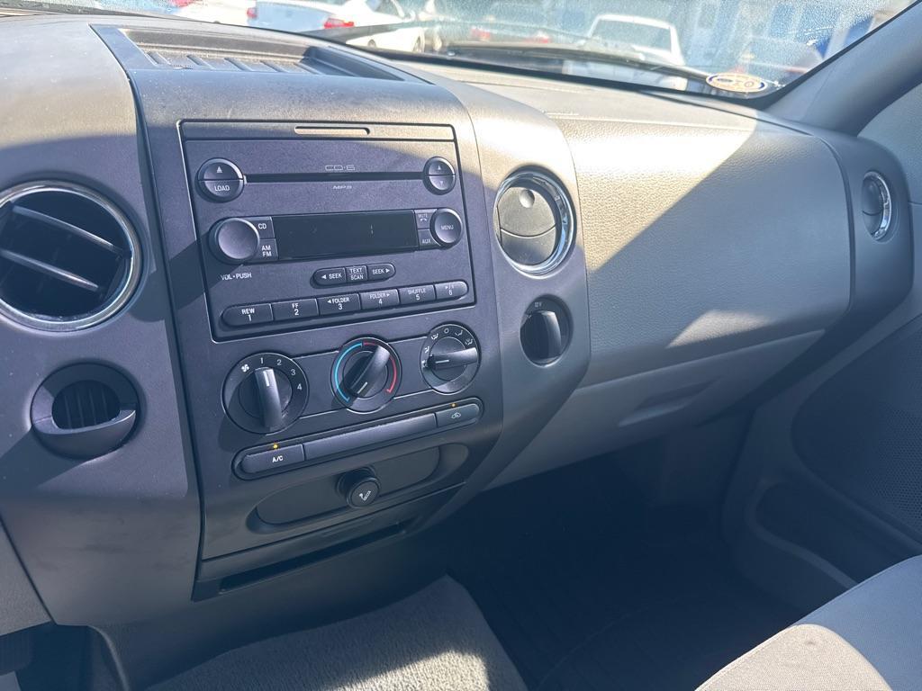 2007 GRAY FORD F150 SUPERCREW (1FTRW12W27K) with an 4.6L engine, Automatic transmission, located at 2929 9th St. West, Bradenton, 34205, (941) 242-2810, 27.473591, -82.570679 - Thanks for inquring into DriveNation USA! All vehicles listed can be viewed at www.drivenationusa.com for vehicle history reports and additonal info. We cannot quote any terms such as down payments or monthly payments without an application. You can apply directly at www.drivenationusa.com or by con - Photo#11