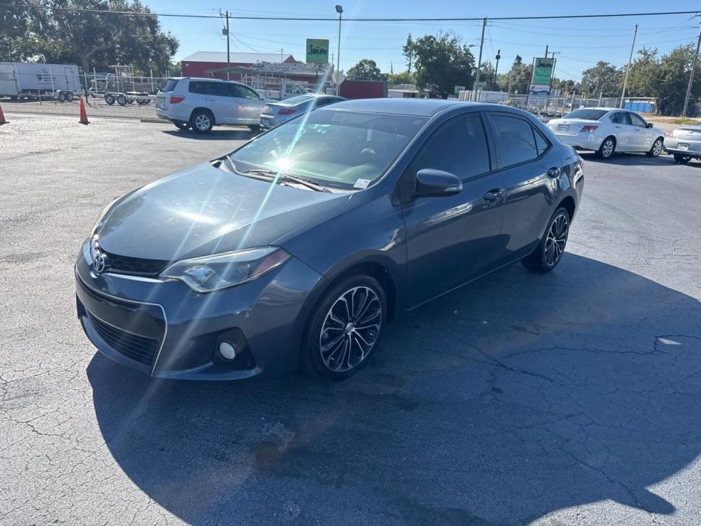2014 GRAY TOYOTA COROLLA S (2T1BURHE5EC) with an 1.8L engine, Automatic transmission, located at 2929 9th St. West, Bradenton, 34205, (941) 242-2810, 27.473591, -82.570679 - Thanks for inquring into DriveNation USA! All vehicles listed can be viewed at www.drivenationusa.com for vehicle history reports and additonal info. We cannot quote any terms such as down payments or monthly payments without an application. You can apply directly at www.drivenationusa.com or by con - Photo#4