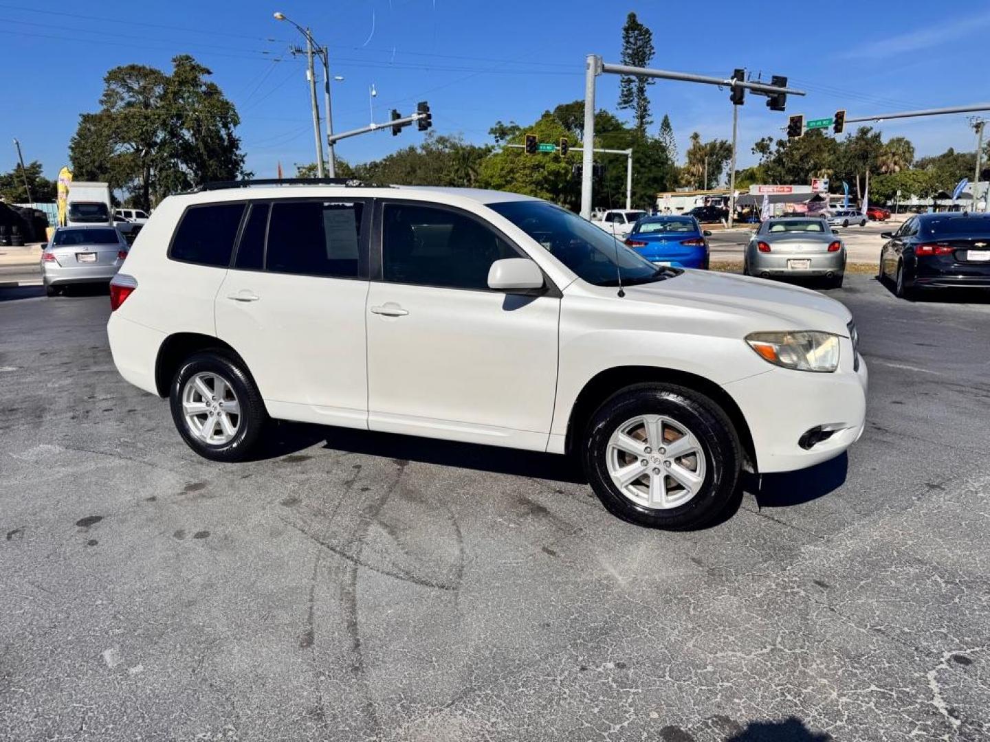 2010 WHITE TOYOTA HIGHLANDER (JTEZA3EH0A2) with an 2.7L engine, Automatic transmission, located at 2929 9th St. West, Bradenton, 34205, (941) 242-2810, 27.473591, -82.570679 - Thanks for inquring into DriveNation USA! All vehicles listed can be viewed at www.drivenationusa.com for vehicle history reports and additonal info. We cannot quote any terms such as down payments or monthly payments without an application. You can apply directly at www.drivenationusa.com or by con - Photo#0