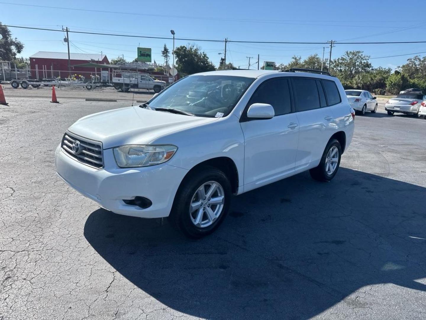 2010 WHITE TOYOTA HIGHLANDER (JTEZA3EH0A2) with an 2.7L engine, Automatic transmission, located at 2929 9th St. West, Bradenton, 34205, (941) 242-2810, 27.473591, -82.570679 - Thanks for inquring into DriveNation USA! All vehicles listed can be viewed at www.drivenationusa.com for vehicle history reports and additonal info. We cannot quote any terms such as down payments or monthly payments without an application. You can apply directly at www.drivenationusa.com or by con - Photo#4