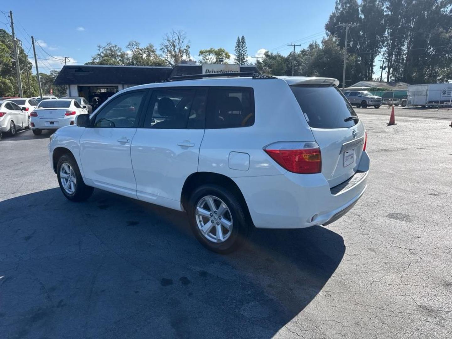 2010 WHITE TOYOTA HIGHLANDER (JTEZA3EH0A2) with an 2.7L engine, Automatic transmission, located at 2929 9th St. West, Bradenton, 34205, (941) 242-2810, 27.473591, -82.570679 - Thanks for inquring into DriveNation USA! All vehicles listed can be viewed at www.drivenationusa.com for vehicle history reports and additonal info. We cannot quote any terms such as down payments or monthly payments without an application. You can apply directly at www.drivenationusa.com or by con - Photo#6