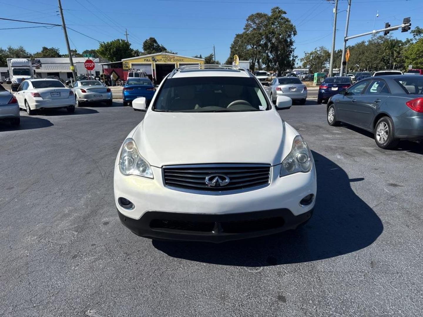 2009 WHITE INFINITI EX35 BASE (JNKAJ09E09M) with an 3.5L engine, Automatic transmission, located at 2929 9th St. West, Bradenton, 34205, (941) 242-2810, 27.473591, -82.570679 - Photo#2