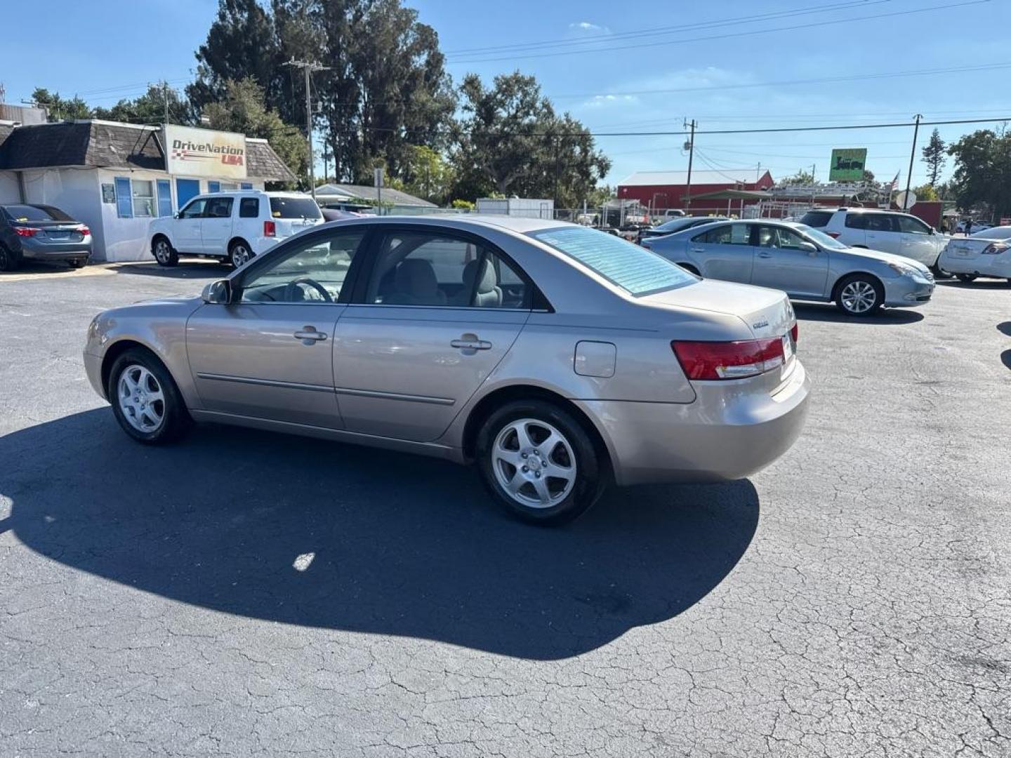 2006 TAN HYUNDAI SONATA GLS (5NPEU46C36H) with an 2.4L engine, Automatic transmission, located at 2929 9th St. West, Bradenton, 34205, (941) 242-2810, 27.473591, -82.570679 - Thanks for inquring into DriveNation USA! All vehicles listed can be viewed at www.drivenationusa.com for vehicle history reports and additonal info. We cannot quote any terms such as down payments or monthly payments without an application. You can apply directly at www.drivenationusa.com or by con - Photo#4